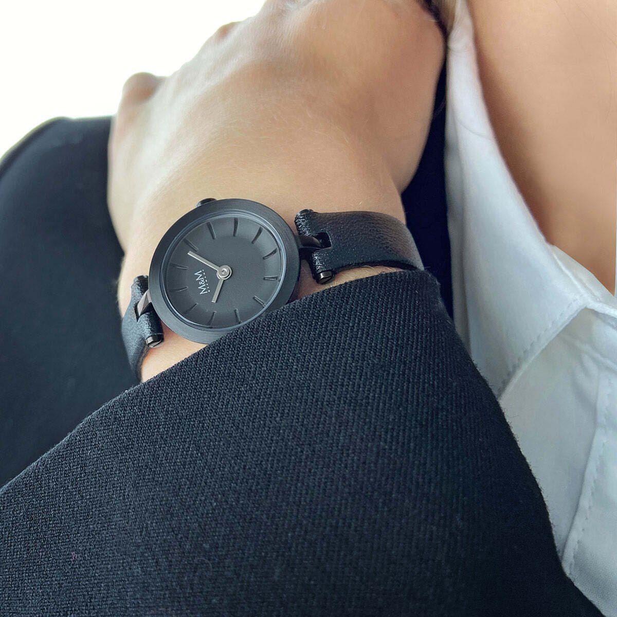 Quarzuhr Armbanduhr Damen Leder Mini Bowl, (1-tlg), Analoguhr rund mit Lederarmband, Designer Uhr, deutsche Manufaktur, inkl. edles Etui