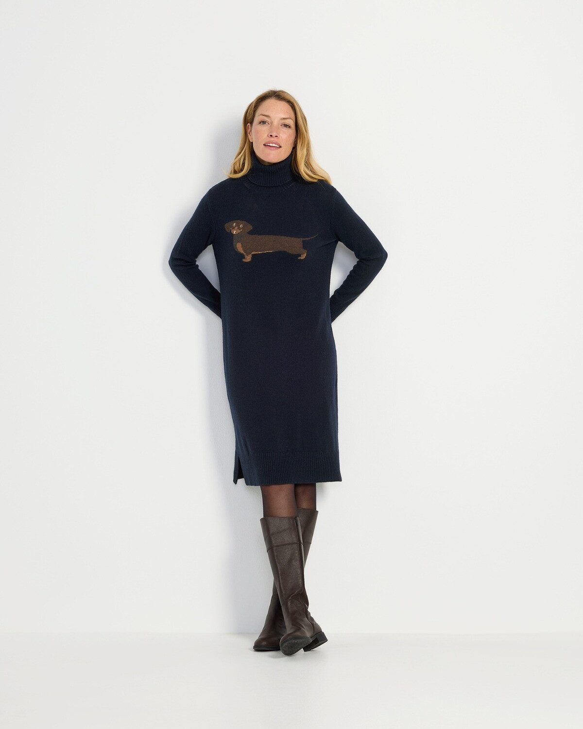 Brigitte von Schönfels Strickkleid Rollkragen-Strickkleid mit Dackel – Bild 4 von 5