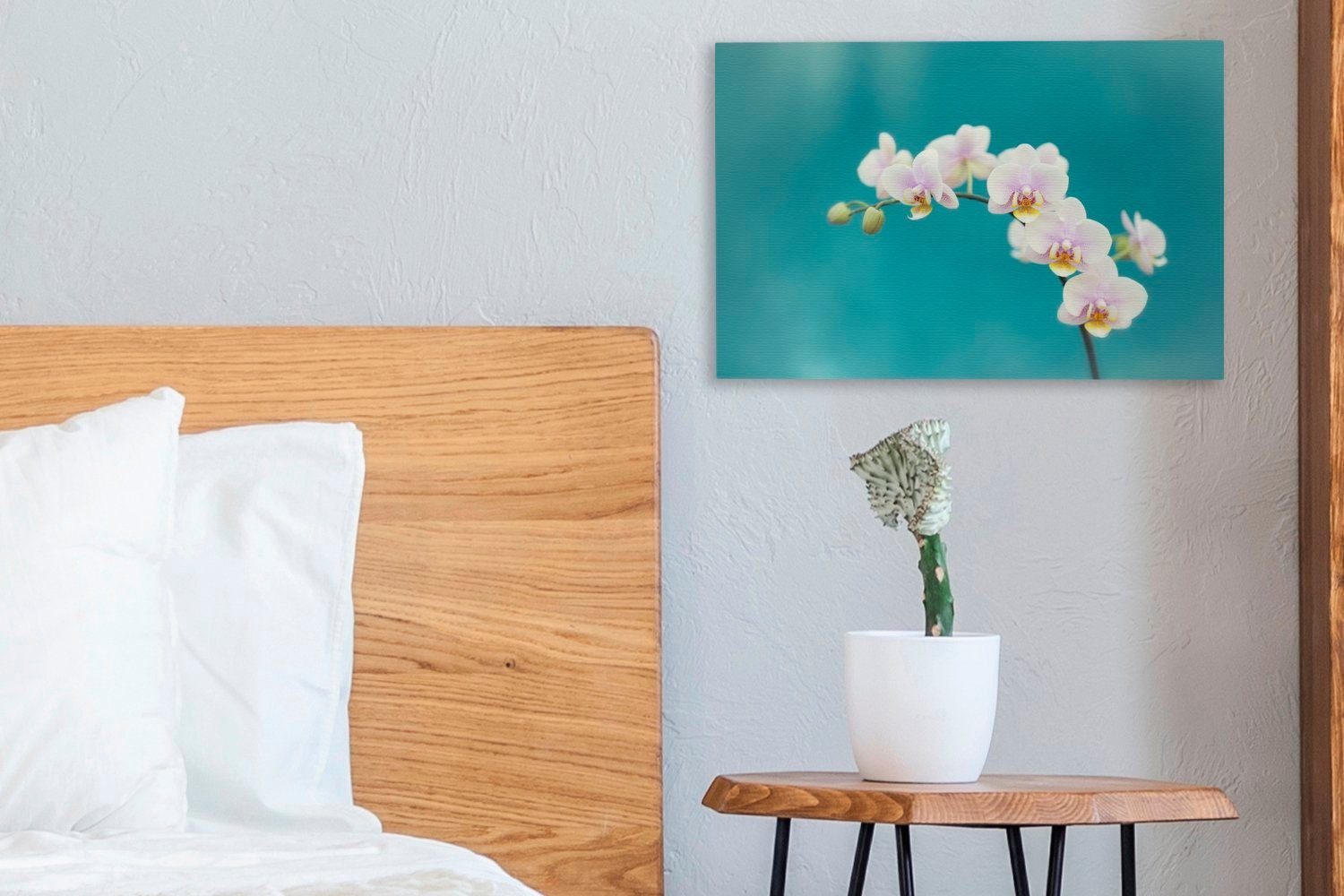 Leinwandbild (1 Leinwandbilder, Aufhängefertig, Orchideen Wanddeko, auf 30x20 cm OneMillionCanvasses® blauem Hintergrund, St), Weiße Wandbild