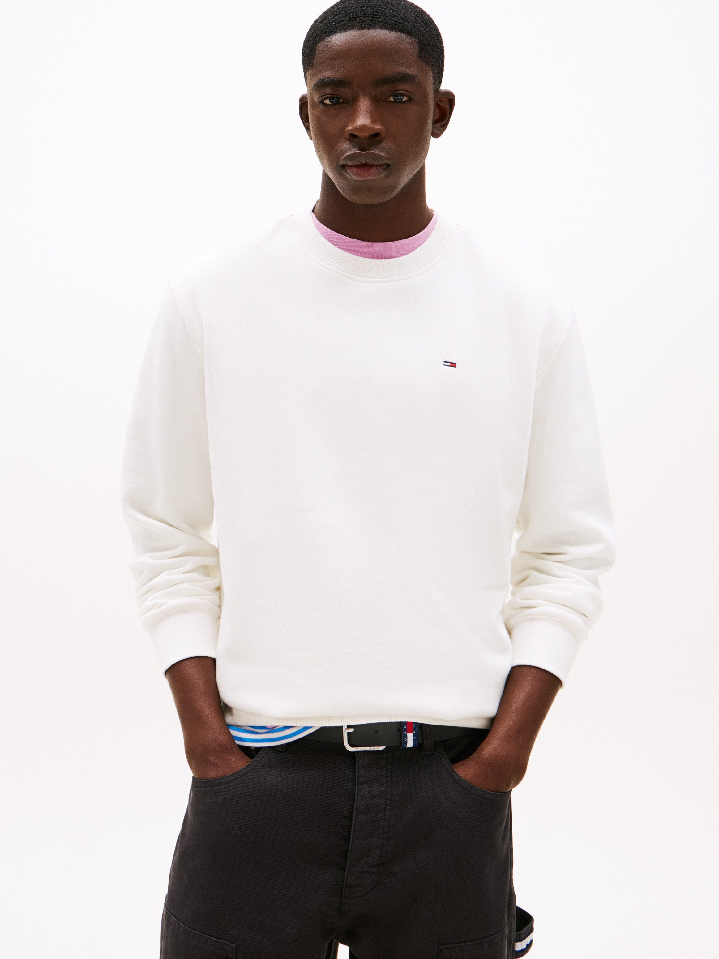 Tommy Jeans Sweatshirt TJM REG S FLAG CREW Mit besticktem Markenlogo auf Br günstig online kaufen