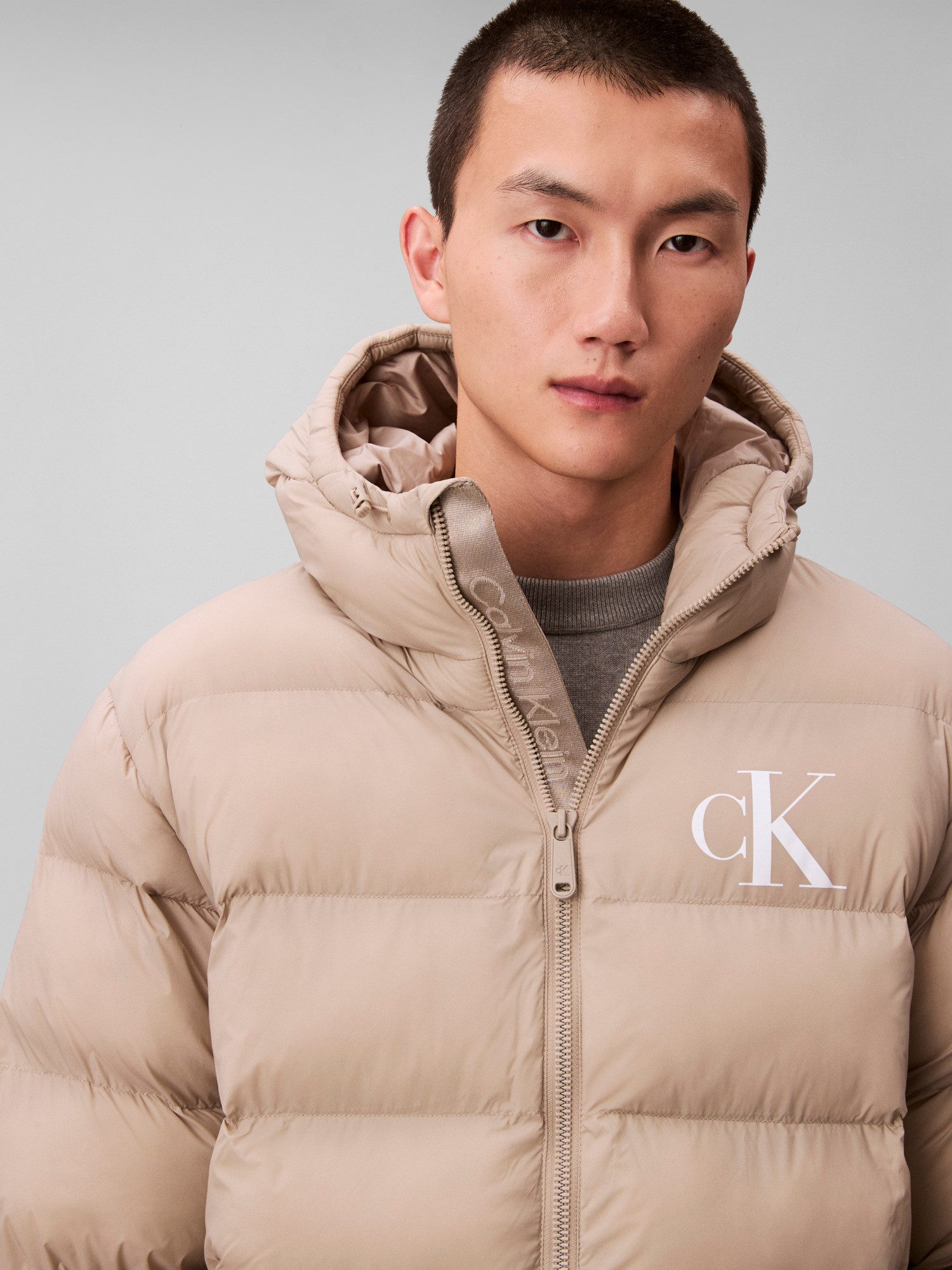 Calvin Klein Jeans Steppjacke LS NYLON MONOGRAM PUFFER JKT Mit Rundhalsausschnitt, regular fit