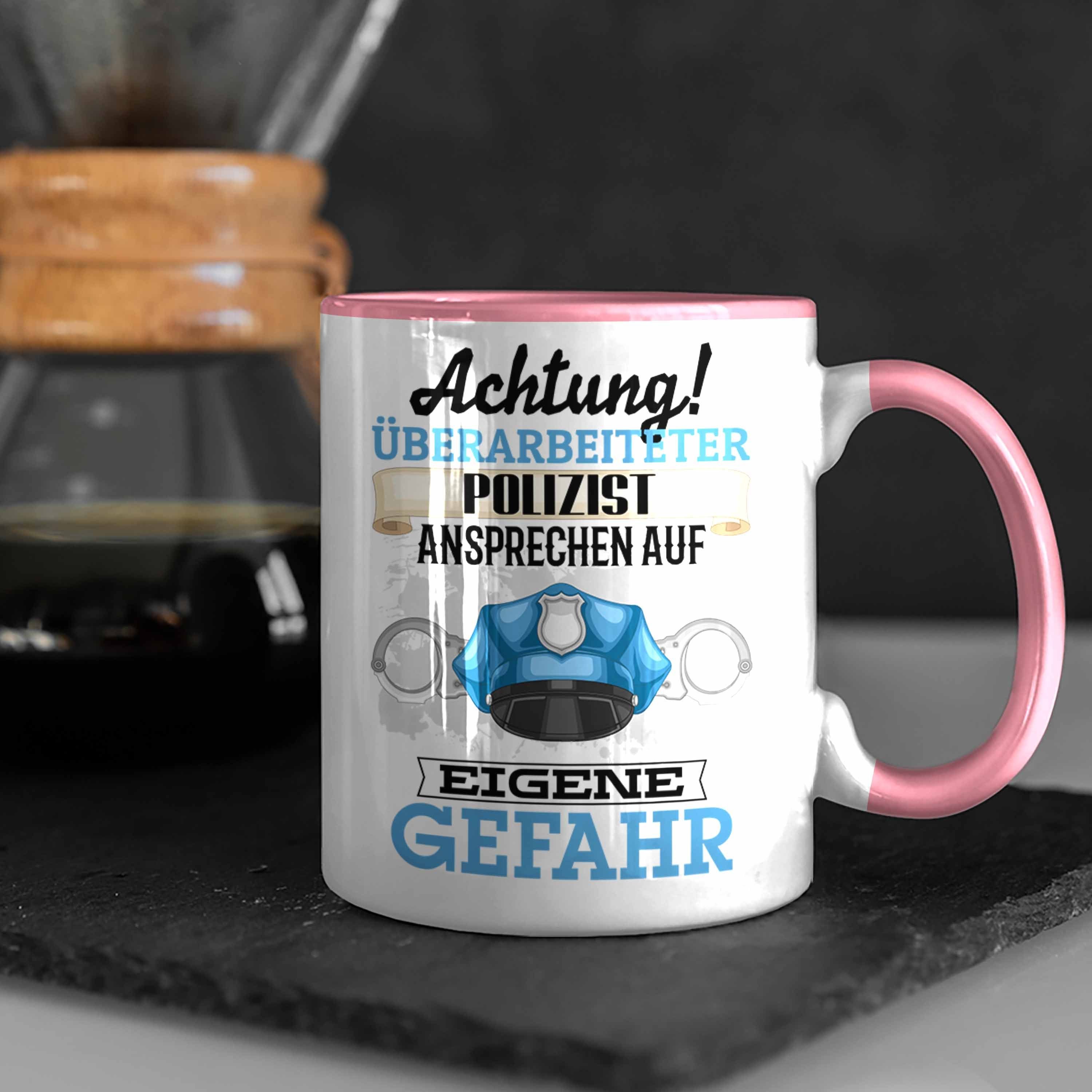 Trendation Geschenkidee Tasse Geschenk Lustiger für Tasse Kaffeebecher Polizist Spruch Rosa