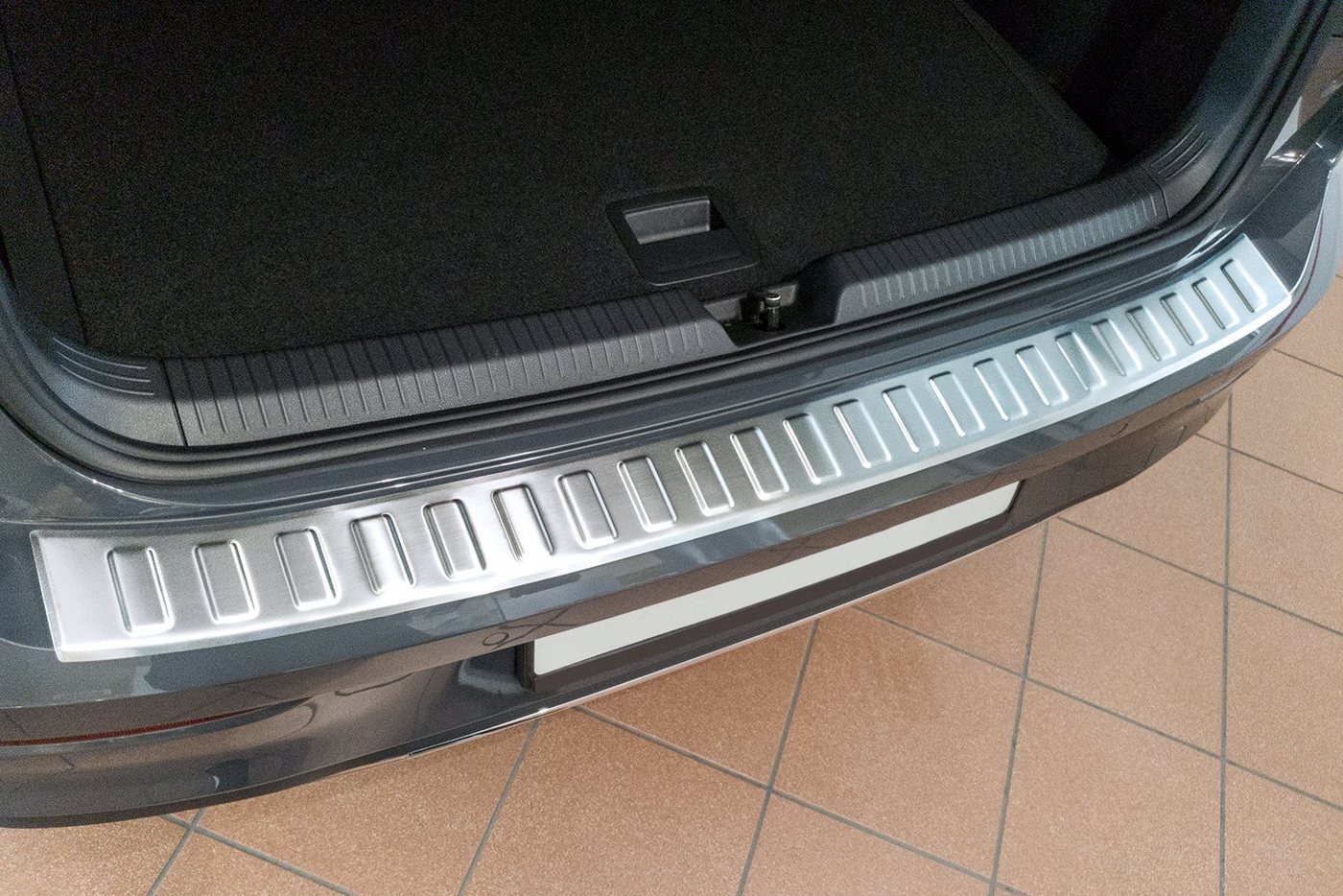 Thumbnail - tuning-art Ladekantenschutz BL971 Edelstahl passgenau für VW Golf 8 Limo 2019-