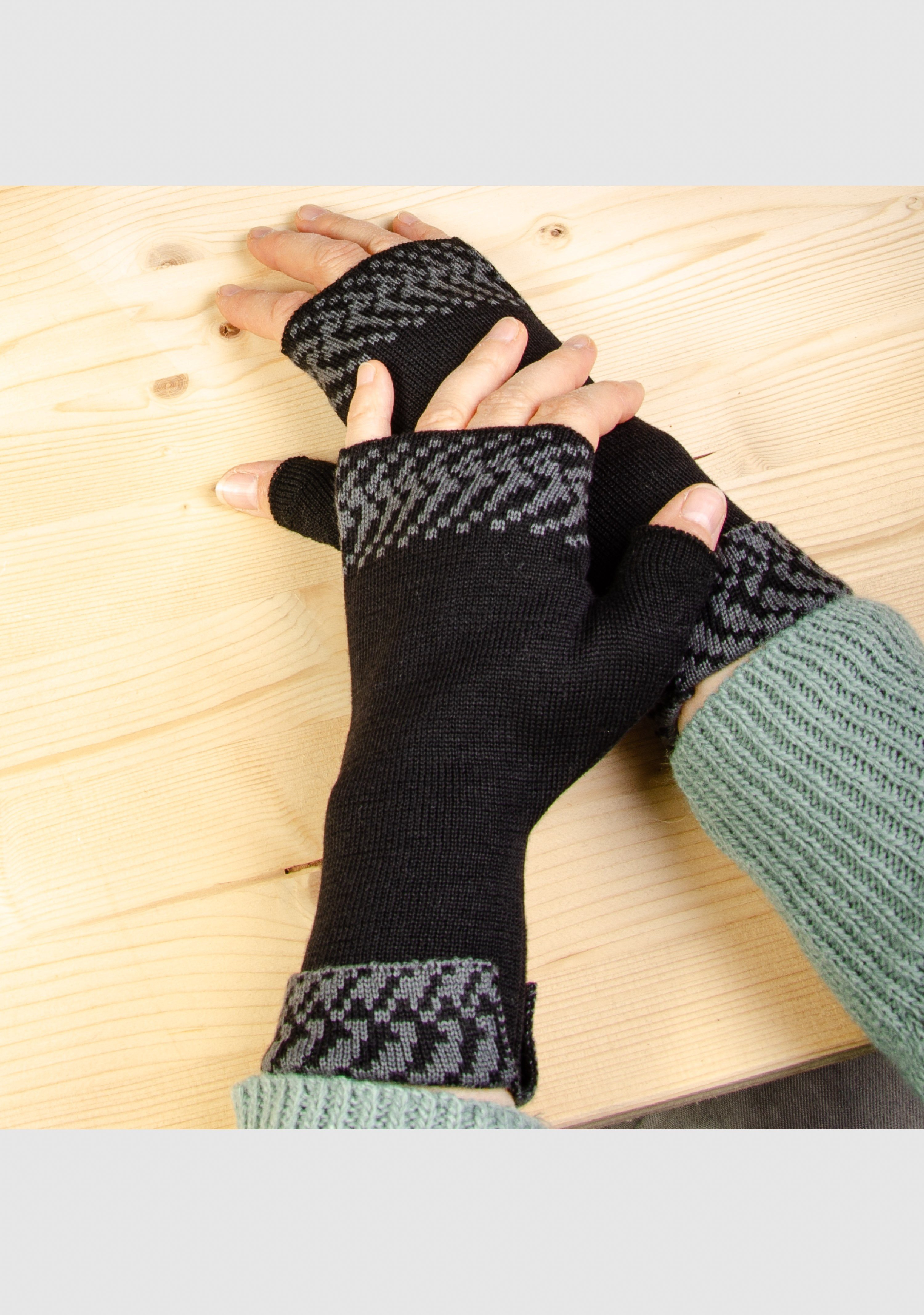 LANARTO slow fashion Strickhandschuhe Merino Handwärmer Pixel in vielen Farben aus 100% Merino extrasoft schwarz_graphit