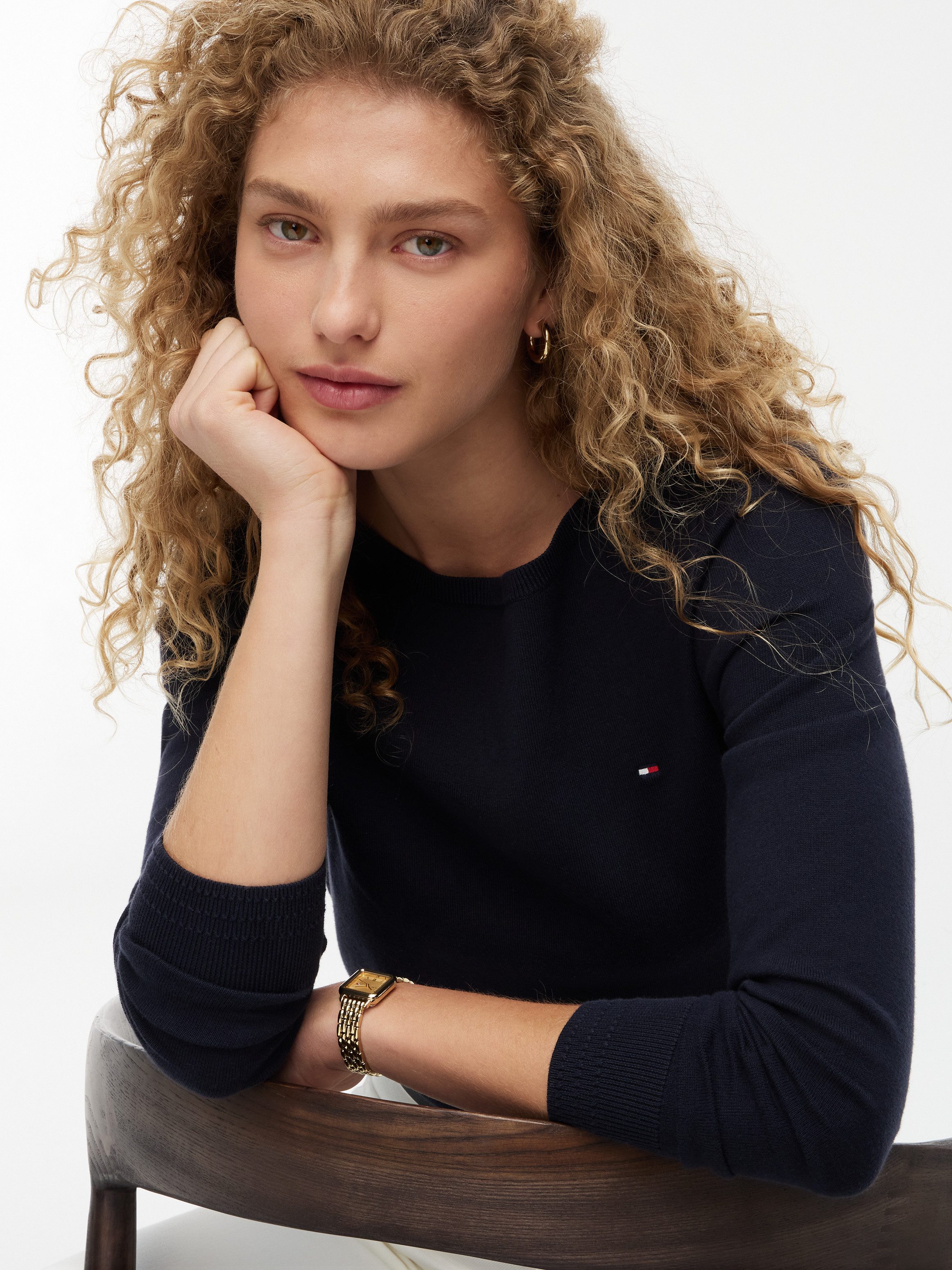 Tommy Hilfiger Strickpullover CO JERSEY STITCH V-NECK SWEATER mit Tommy Hilfiger Logo-Flag, U-Boot-Ausschnitt