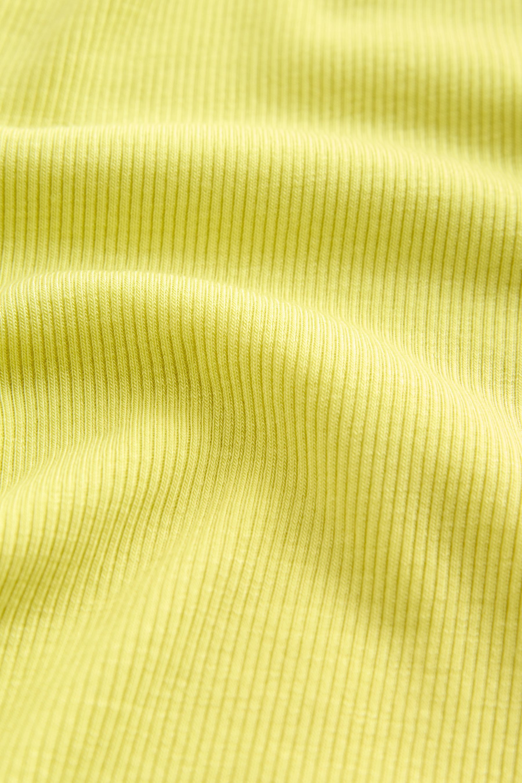 Next Strickjacke Gerippte, ärmellose und geknöpfte Strickjacke (1-tlg)