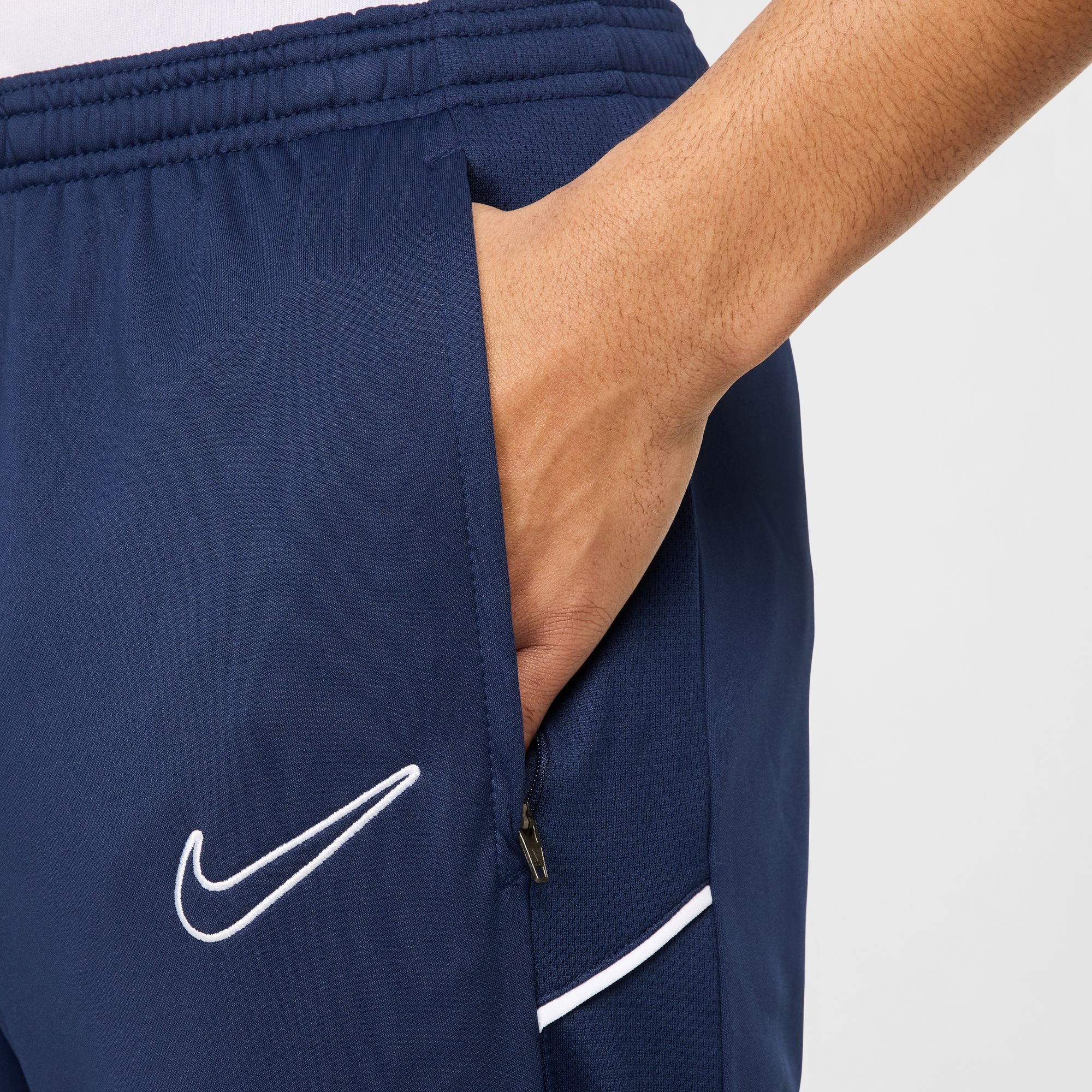 Nike Trainingshose Nike Academy Men's Dri-FIT Soccer Pants leichtes Material, sportlicher Stil