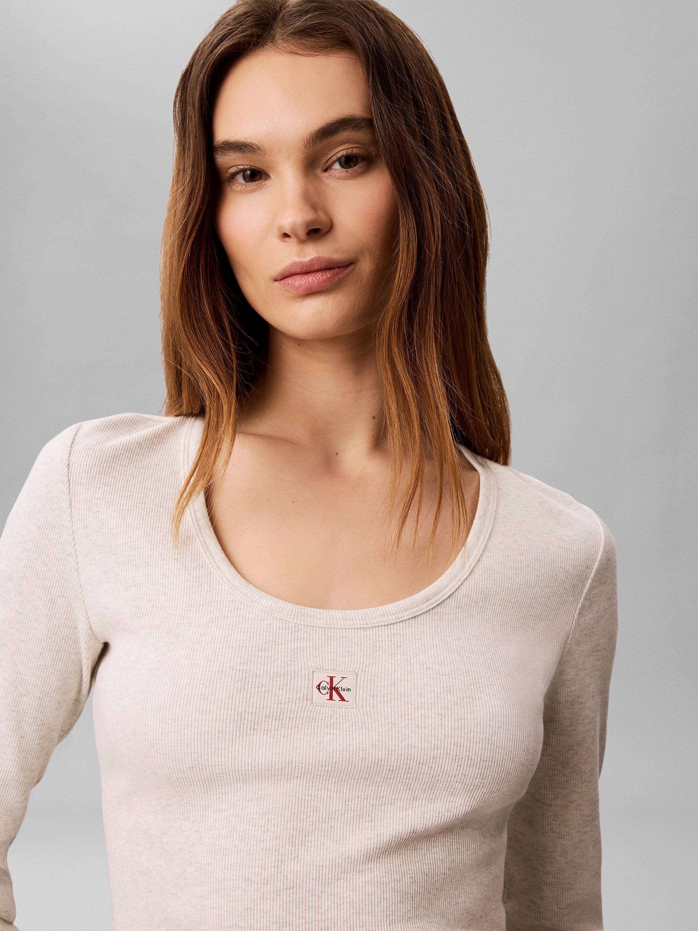 Calvin Klein Jeans Langarmshirt LS WOVEN LABEL 2X2 RIB SCOOP NEC Mit Rundhalsausschnitt, regular fit