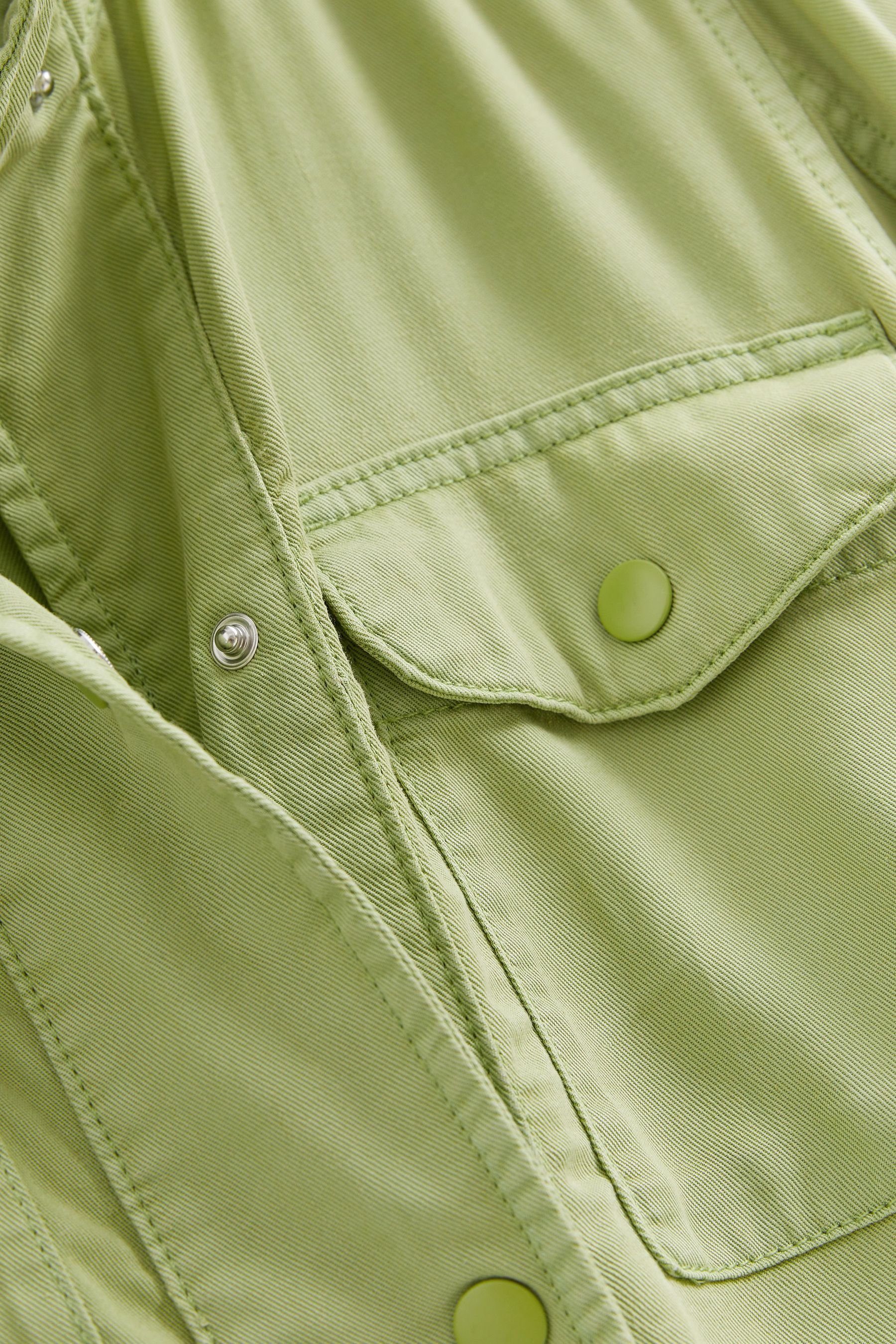 Khaki Fit Soft aufgesetzten Sommerjacke mit (1-St) Utility-Jacke Green Relaxed Next Taschen