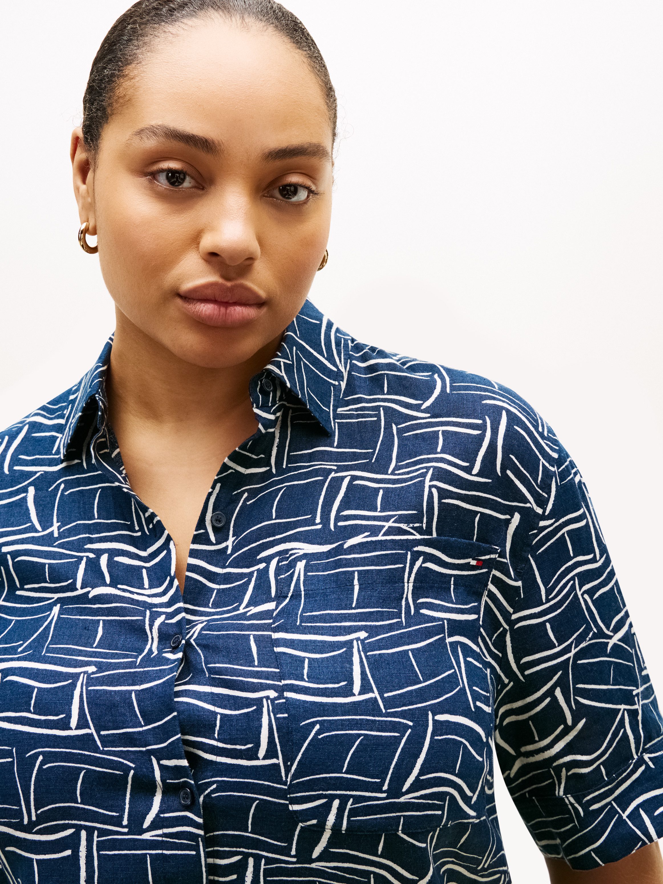 Tommy Hilfiger Curve Kurzarmshirt CRV ESS LINEN SHIRT WITH SS in großen Größen