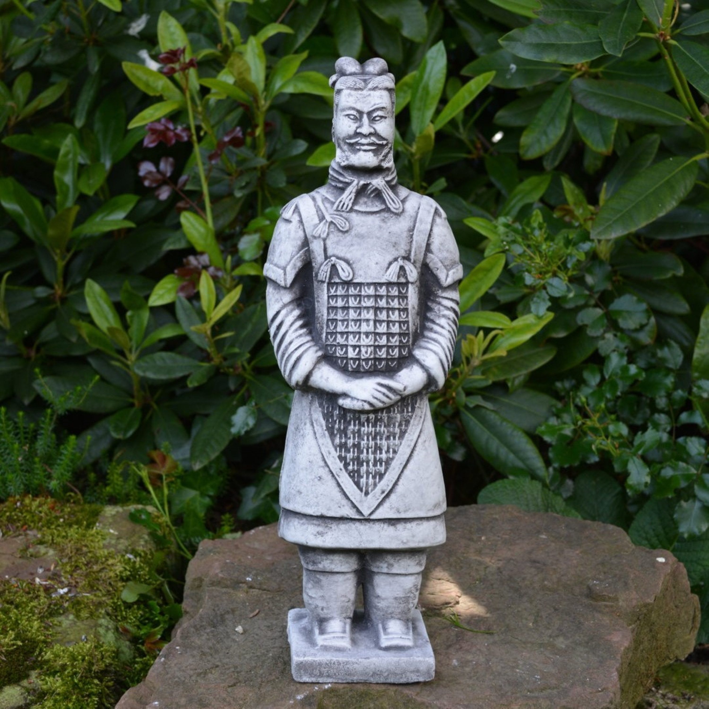 gartendekoparadies.de Gartenfigur Chinesischer Terrakotta-Krieger - Motiv II, Steinfigur, H. 37 cm, 3 kg, Frostsicher