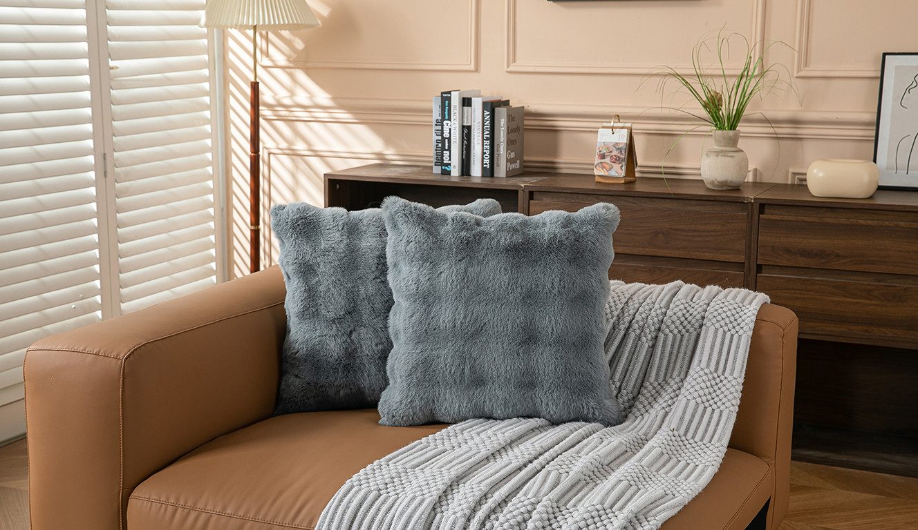 OTTO home Dekokissen Briee Premium, Kissenhülle mit Fell-Optik, unifarben, hochwertig, extra weich – Bild 2 von 3