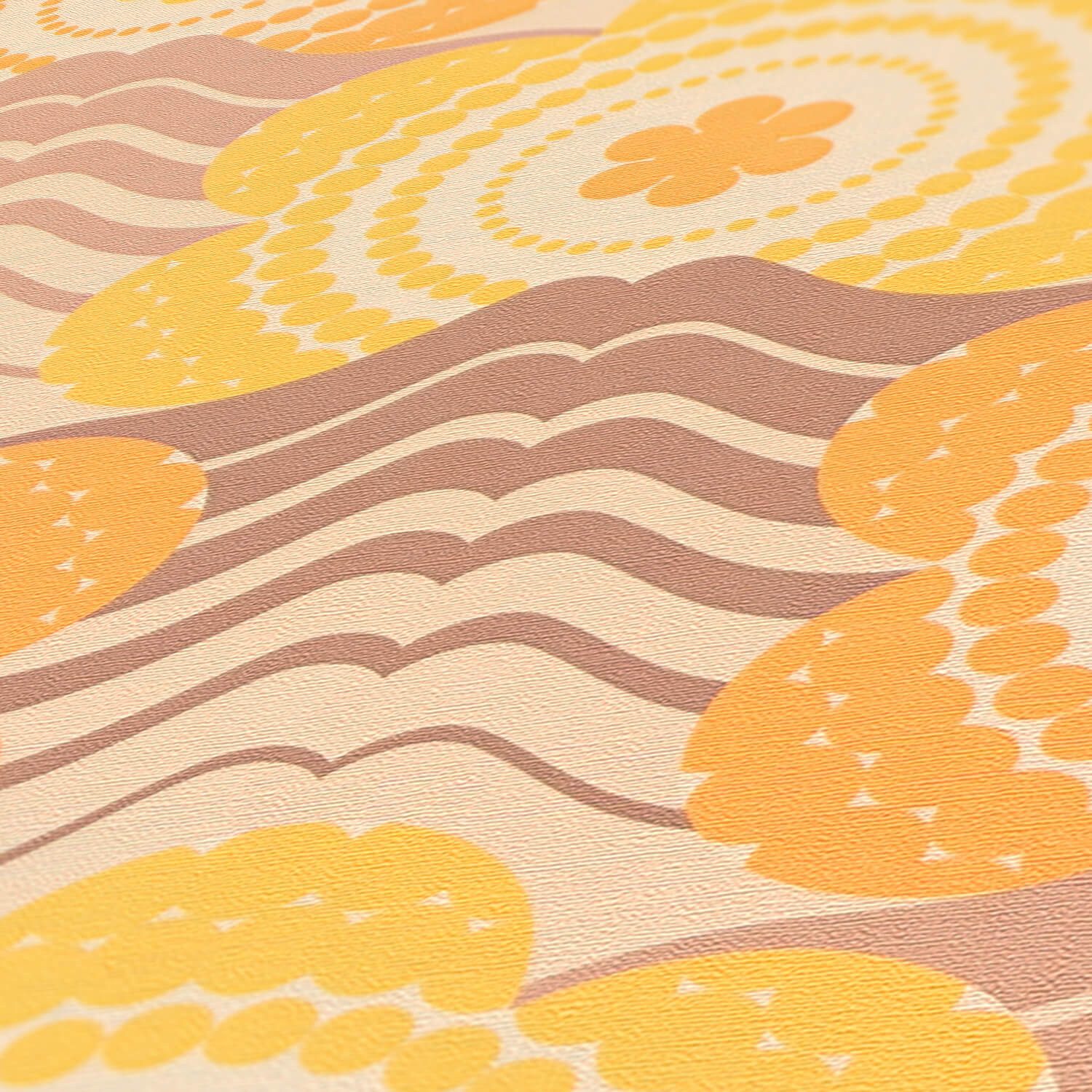 Profhome Vliestapete 395395-GU Retro Tapete Blumen matt gelb pastell-orange, geprägt, (1 Rolle, 4,51 qm), heißgeprägte Vliestapete, gelb