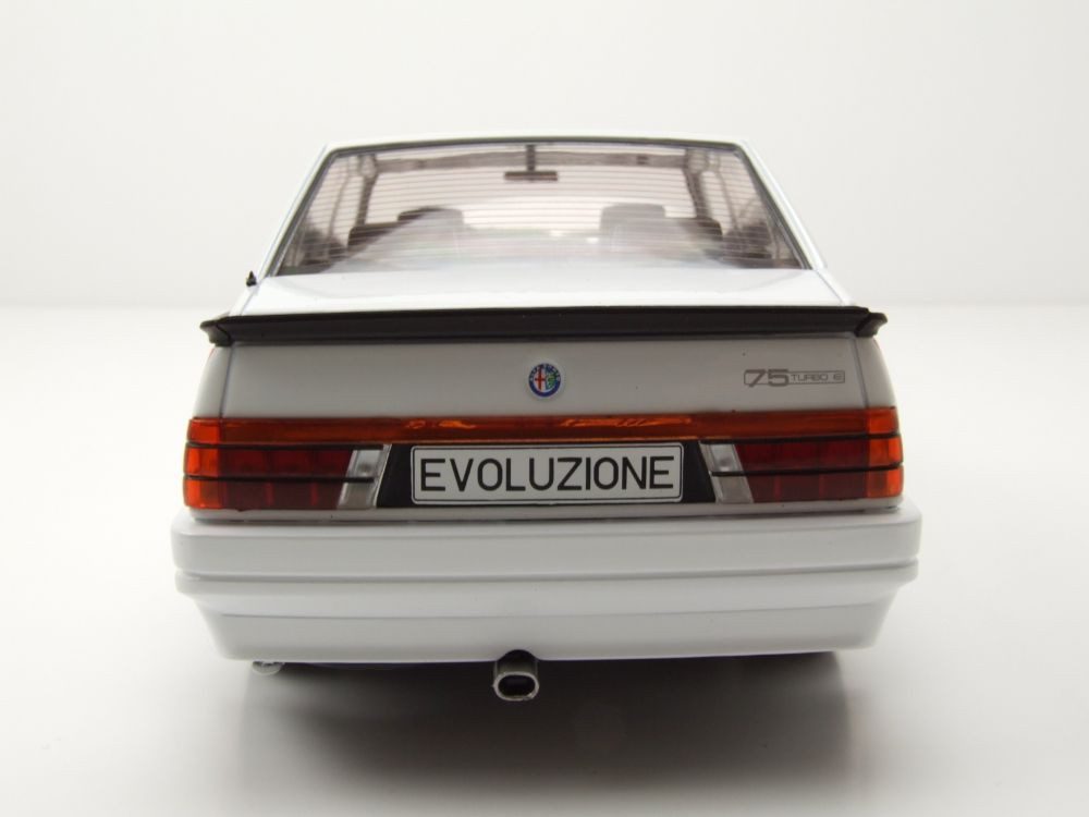 MCG Modellauto Alfa Romeo 75 Turbo Evoluzione 1987 weiß Modellauto 1:18 MCG, Maßstab 1:18
