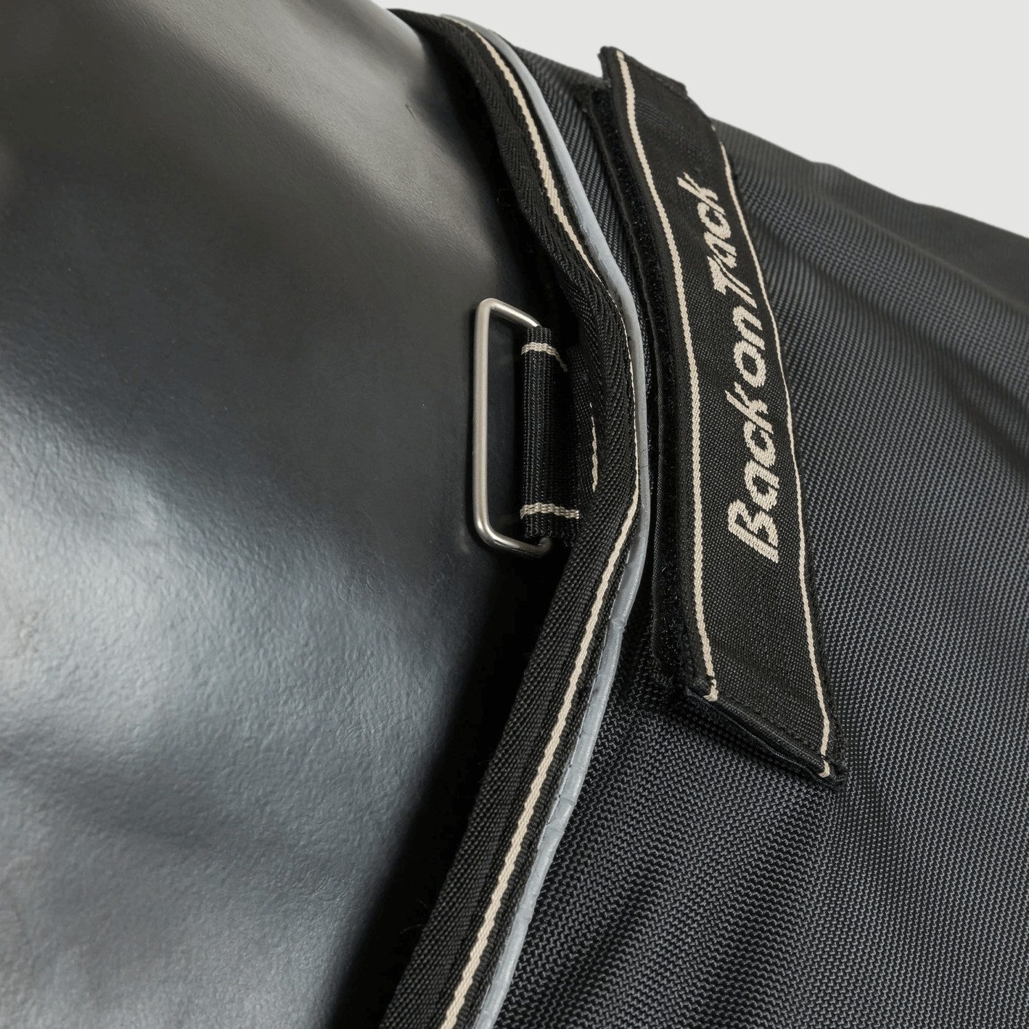 Back on track Pferde-Thermodecke Back on Track Obsidian 150g Turnout rug +