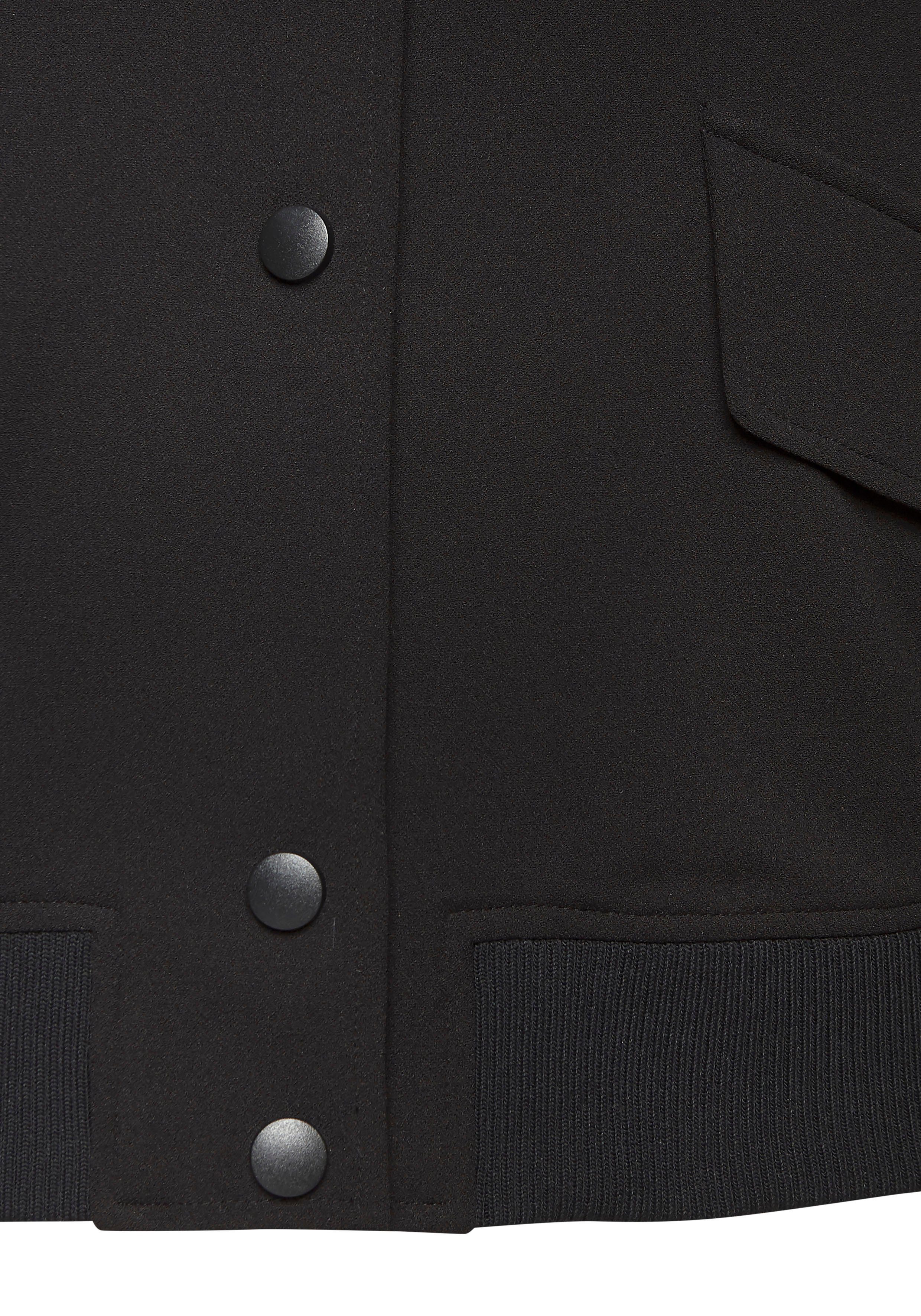 LASCANA Bomberjacke mit Druckknöpfen und Rippstrickbündchen leichte Kurzjacke, lässige Übergangsjacke, sportlich-chic – Bild 5 von 5
