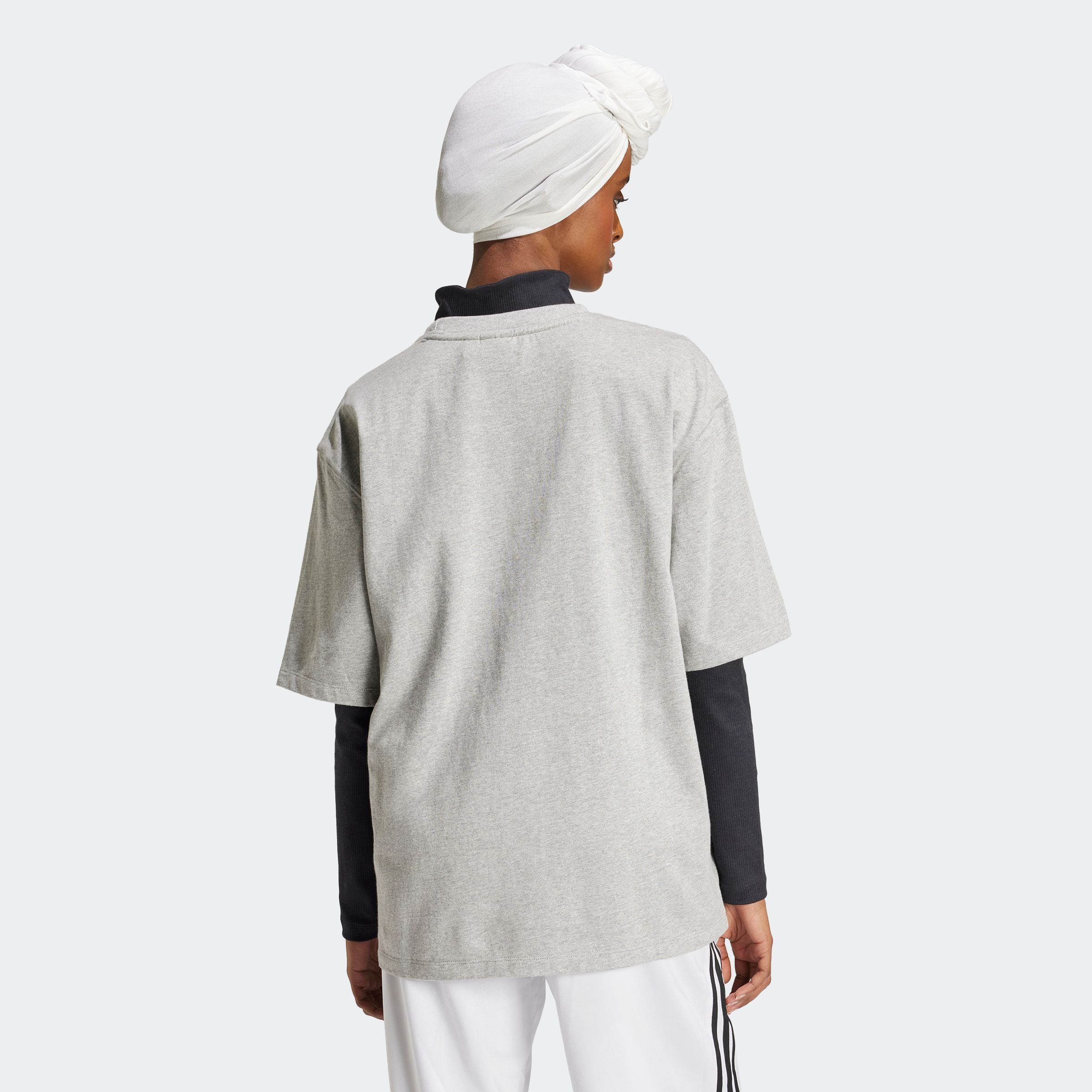 adidas Originals T-Shirt ESS BOYFR TEE sportlicher Stil, Kurzarm, aus Baumwolljersey