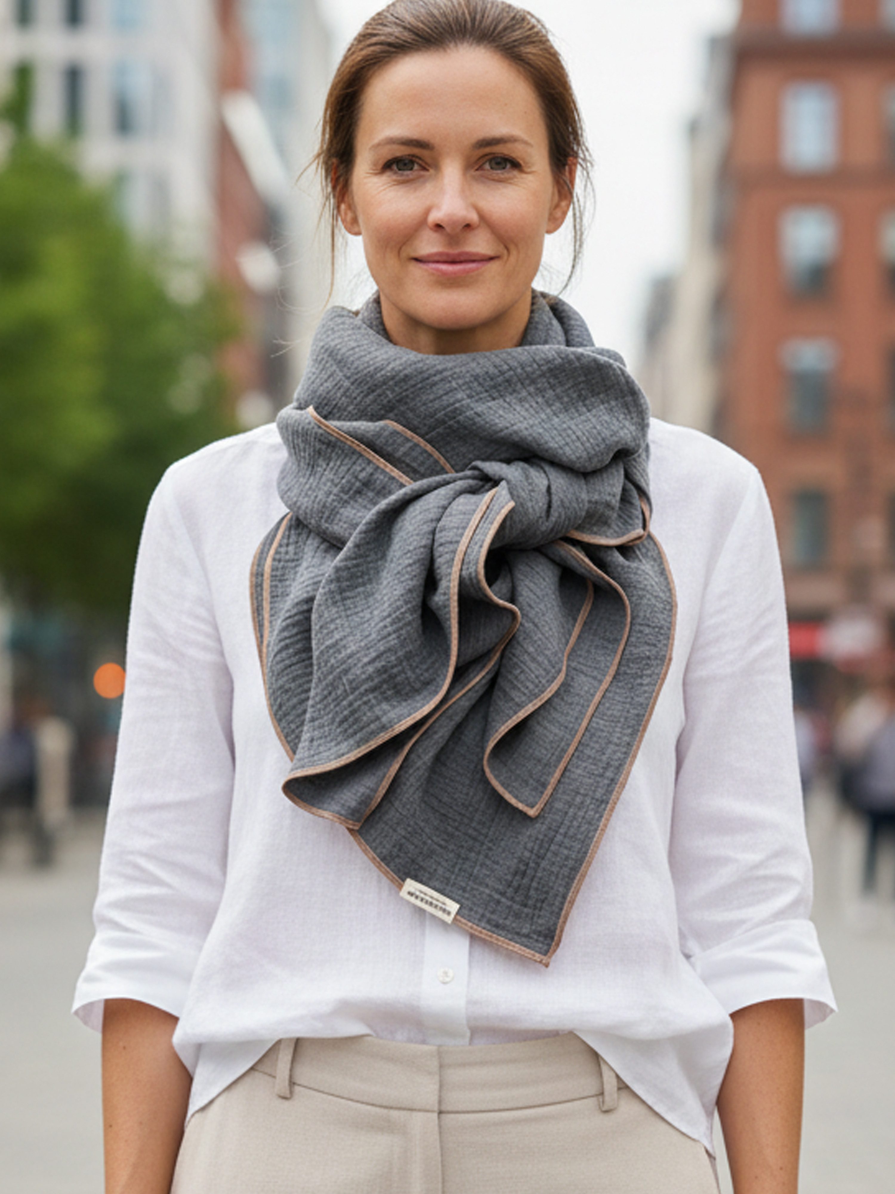 wundabaa Modetuch Musselintuch melange 130x130 mit Rand in hellbraun