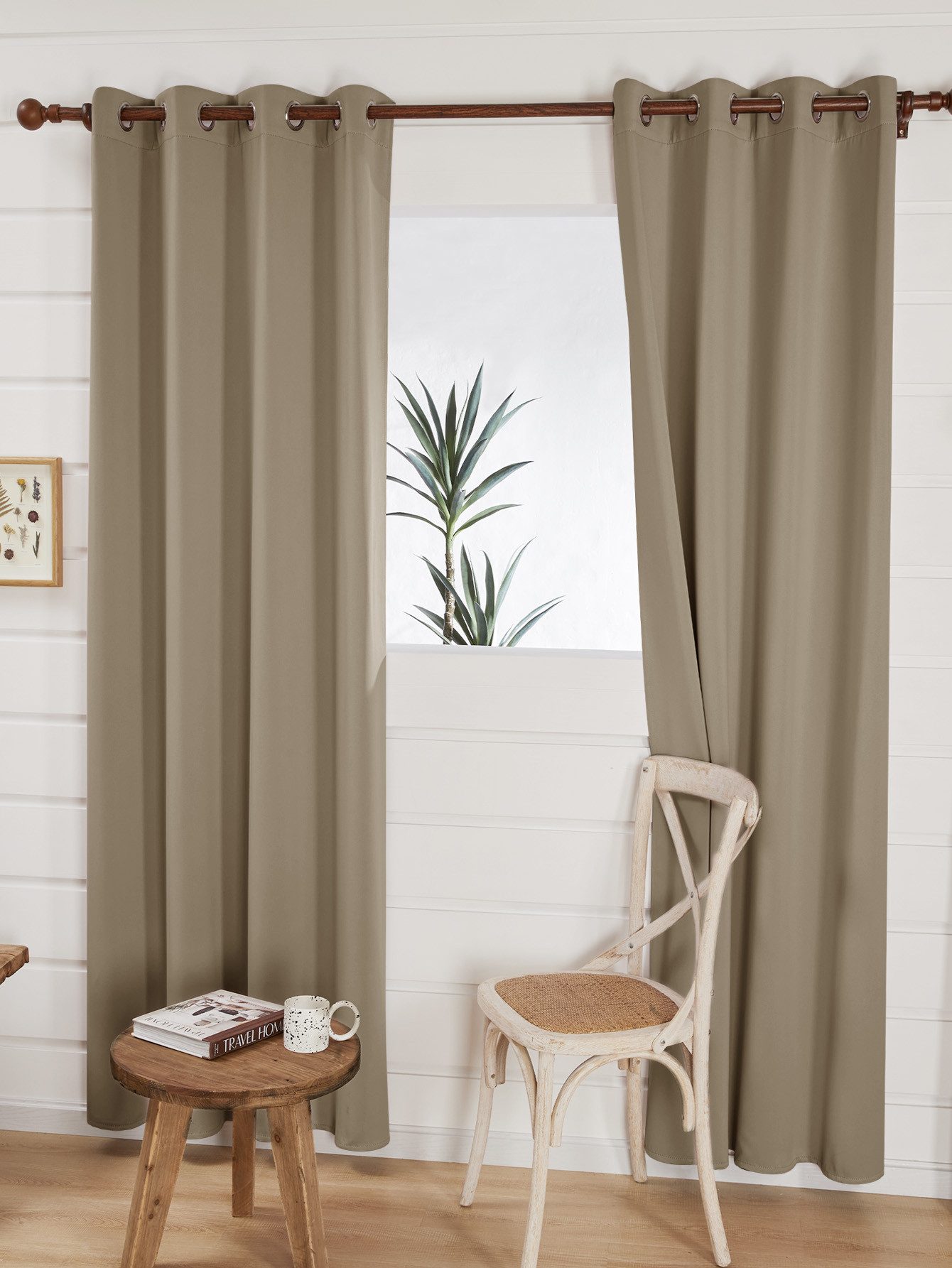 Deconovo Verdunkelungsvorhang Gardinen mit Ösen Blickdichte Vorhang Kälteschutz Schlafzimmer 2er Set, Blackout Curtain einfarbig Thermo Vorhang Verdunkelung Wärmeisolierend