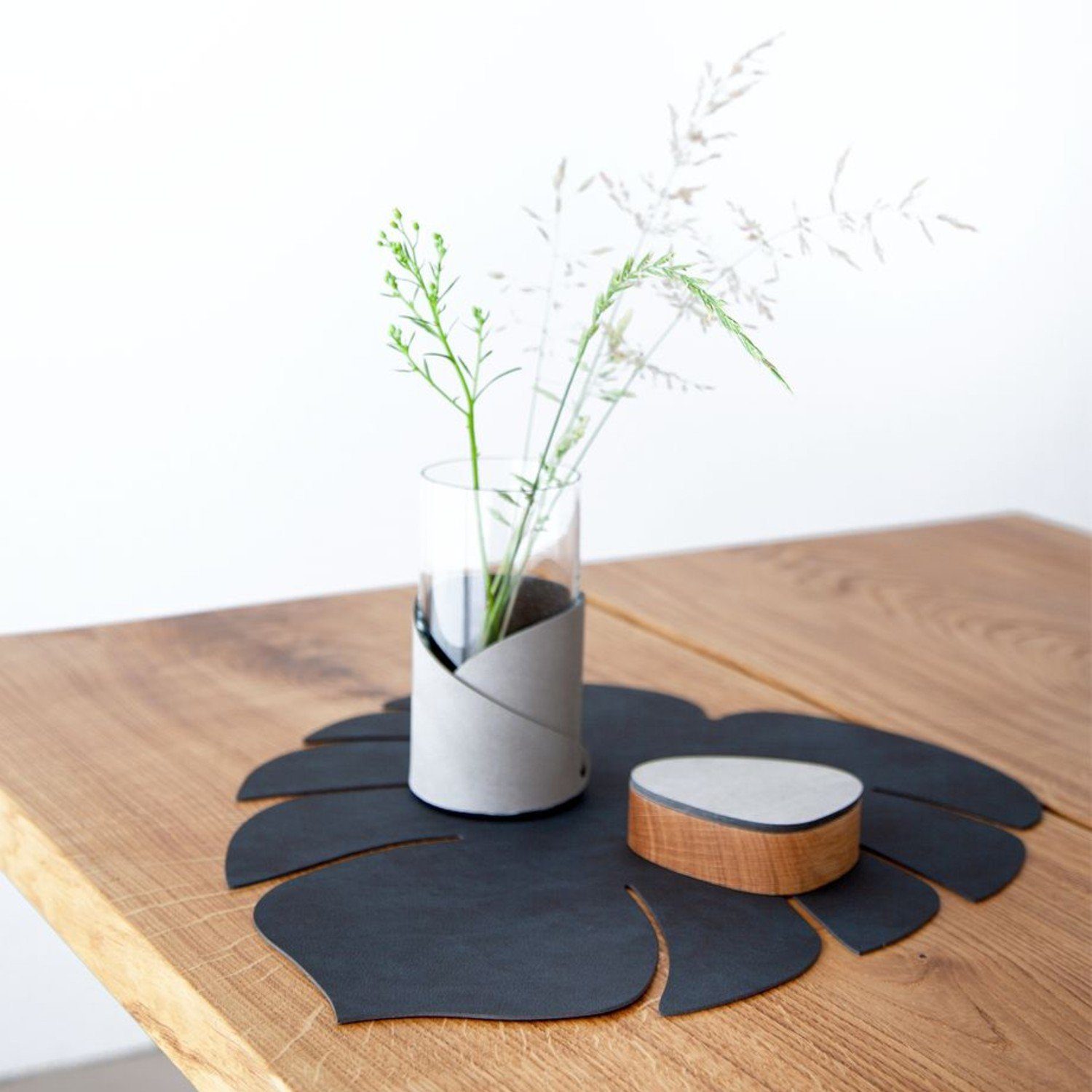 LIND DNA Platzset Tischset Monstera Leaf L schwarz, (Stück, 1-St., 1 Tischset), Recyclingleder