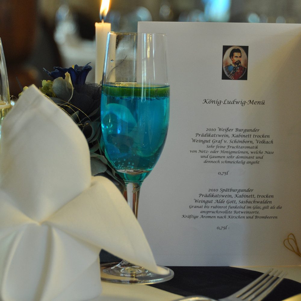 Jochen Schweizer Erlebnisgutschein König Ludwig Dinner in München für 2, Kulinarischer Hochgenuss im Reiche des bayerischen Märchenkönigs