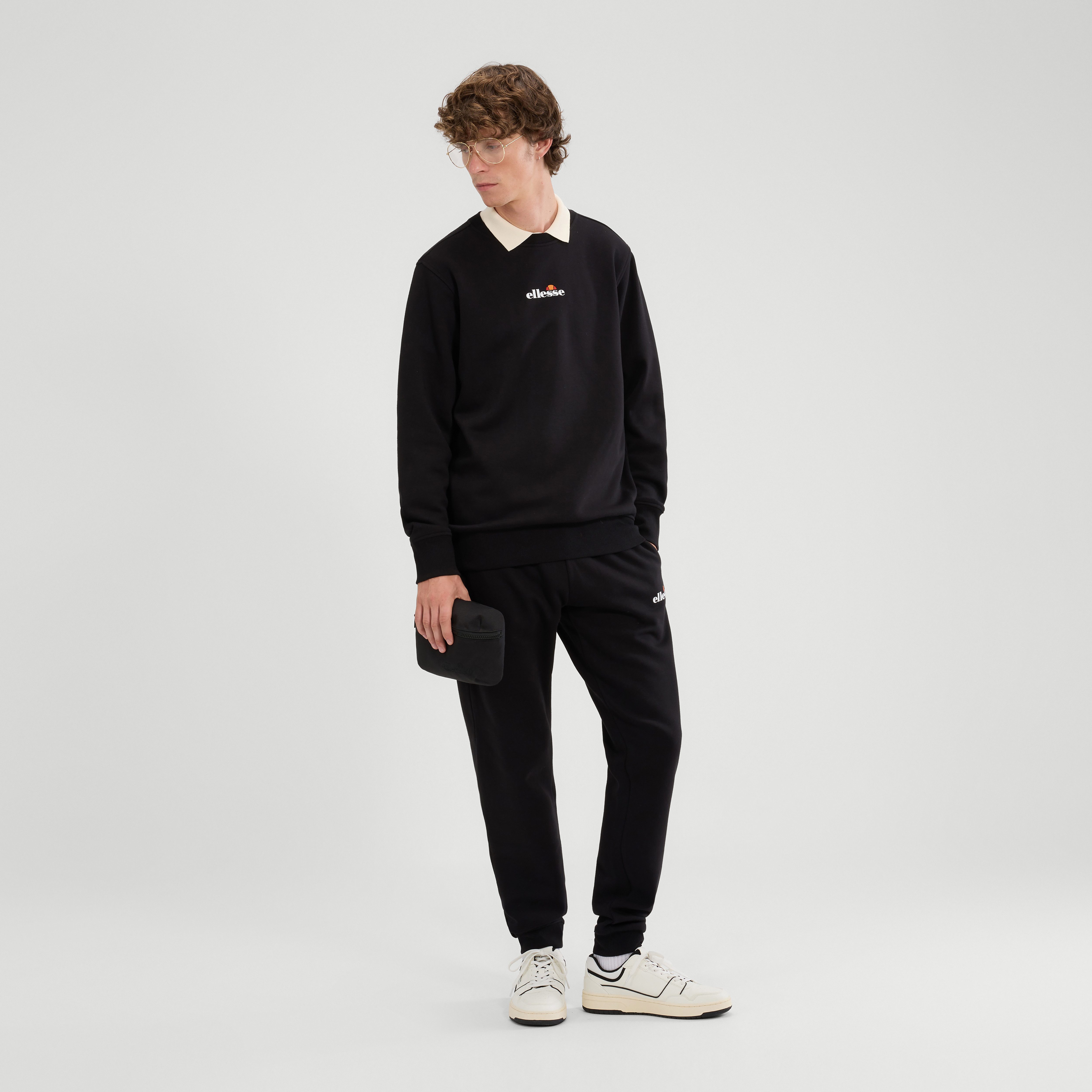 Ellesse Sweatshirt KIAMTO 2 SWEATSHIRT mit Rundhalsausschnitt, in normaler Länge, aus Baumwolle und Polyester