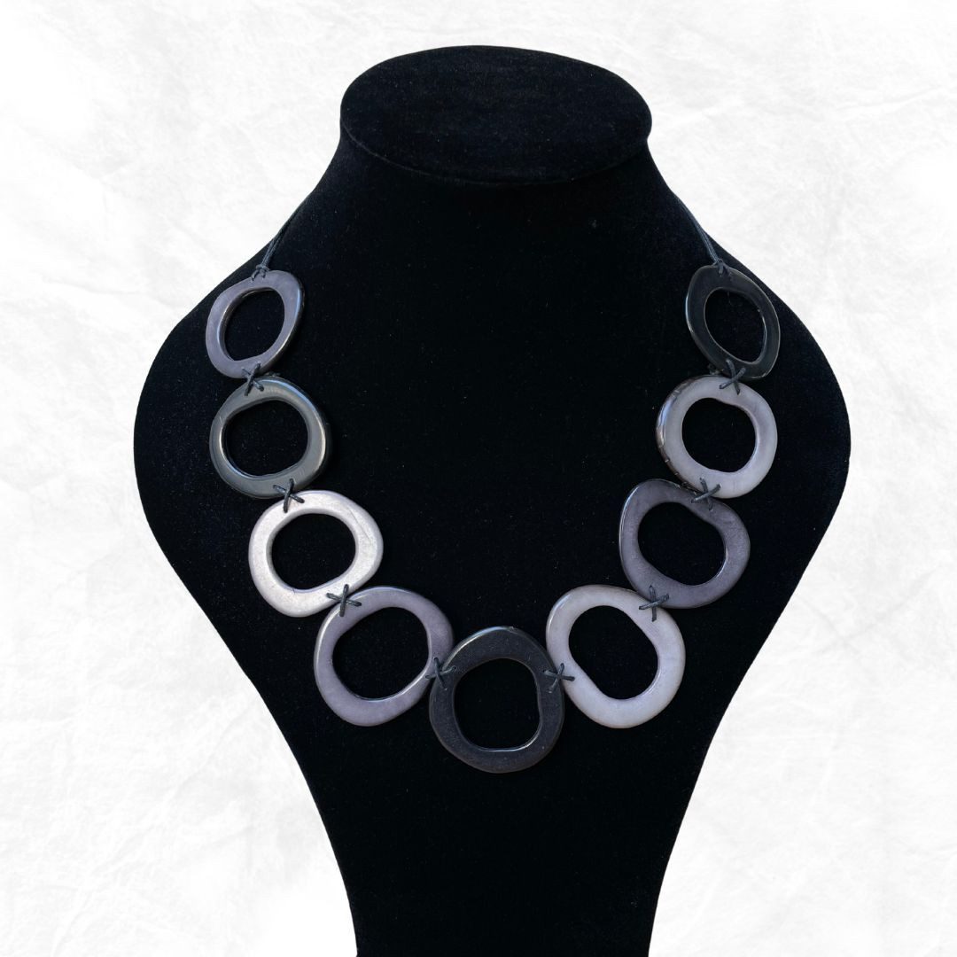 La Tagua Manufactura Statementkette - Halskette Holzkette - handgefertigt