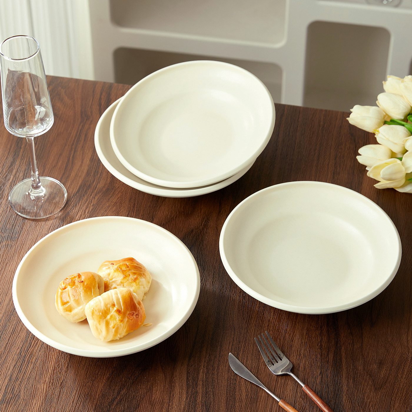 JIWOO Suppenteller 4er Ø22cm, Speiseteller Pastateller Salatteller Dessertteller Plate, (4 St), Keramik Tellerset Weiß mikrowellen- und spülmaschinenfest Ø21,2 cm