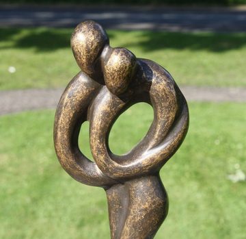 Bronzeskulpturen Skulptur Bronzefigur eines abstrakten umarmenden Liebespaares