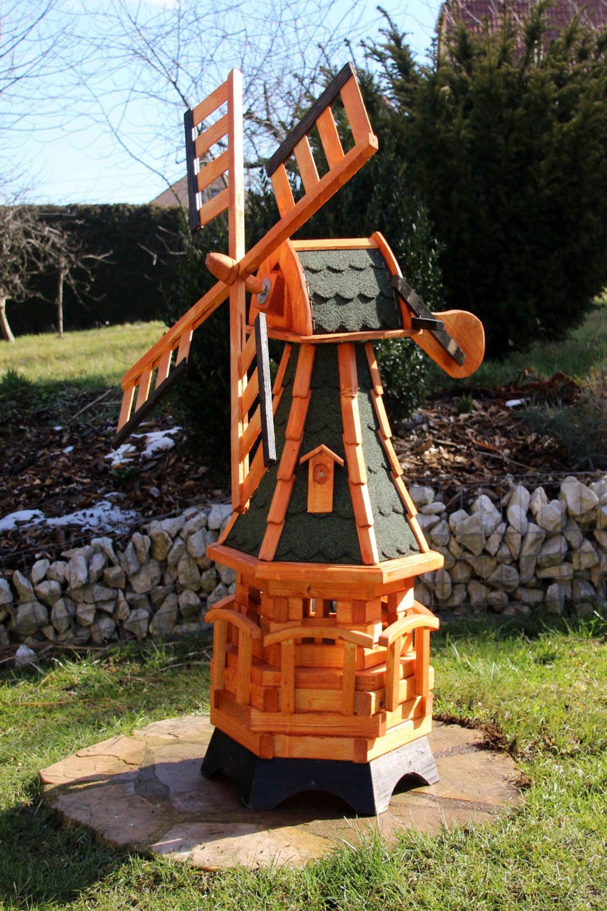 Holzdekoladen Deko-Windrad Gartenwindmühle Holz 100 cm – mit Gauben & Solarlicht