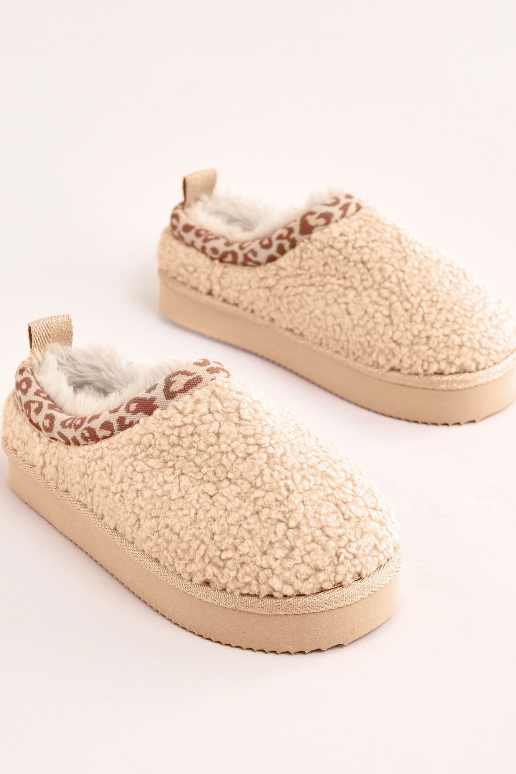 LIPSY Lipsy Teddyfell-Pantoffeln Leo-Design Hausschuh (1-tlg)
