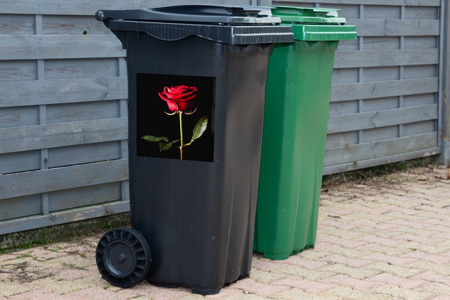 Eine Mülltonne, Wandsticker Hintergrund Abfalbehälter Sticker, MuchoWow Container, auf Rose St), (1 schwarzem rote Mülleimer-aufkleber,