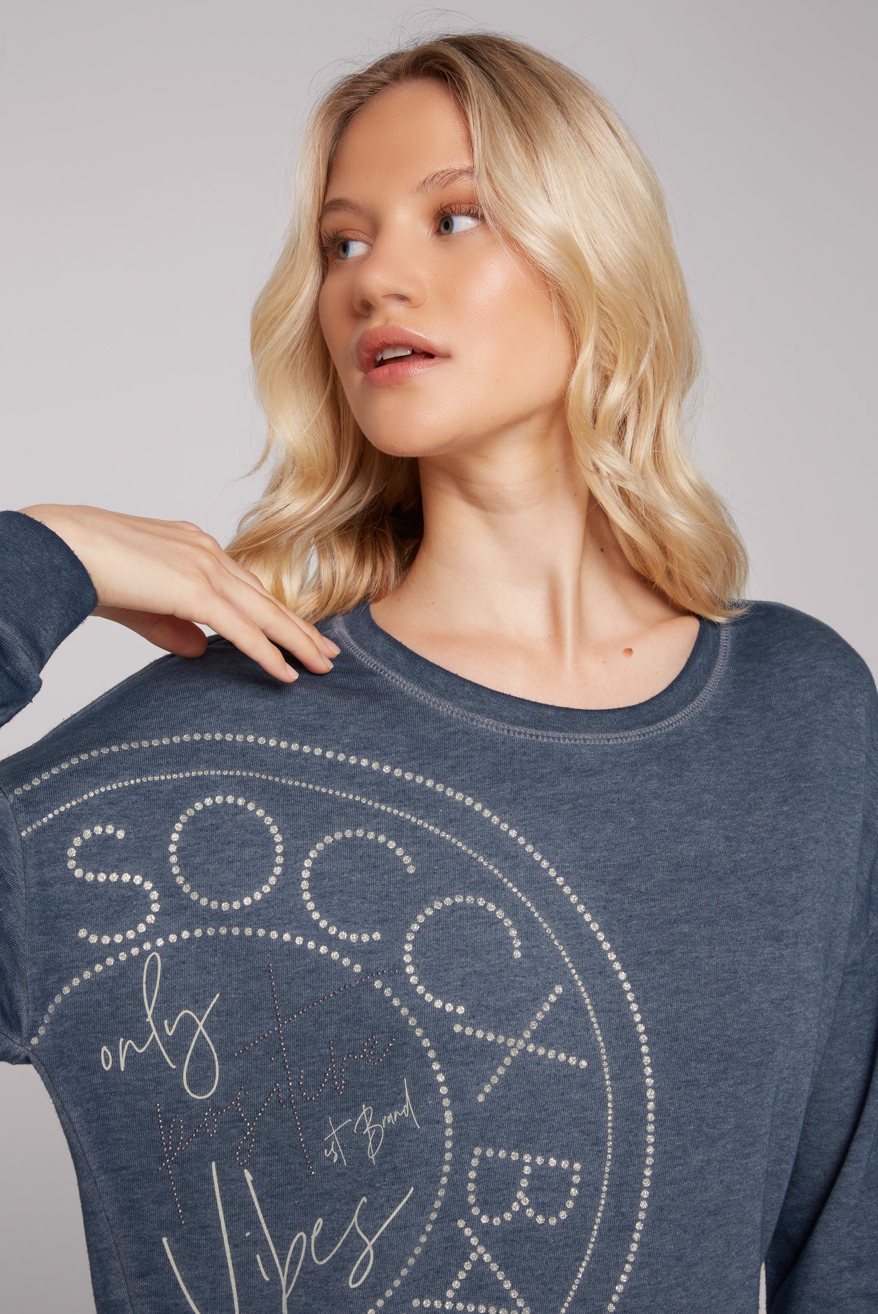 SOCCX Ausbrenner-Effekten mit Sweater