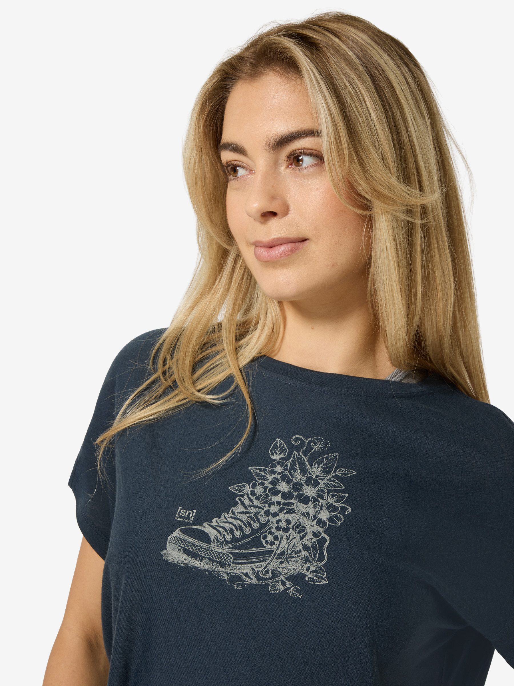 SUPER.NATURAL T-Shirt für Damen,Merino W FLOWER SNEAKERS LOOSE TEE mit Blumen-Motiv, atmungsaktiv