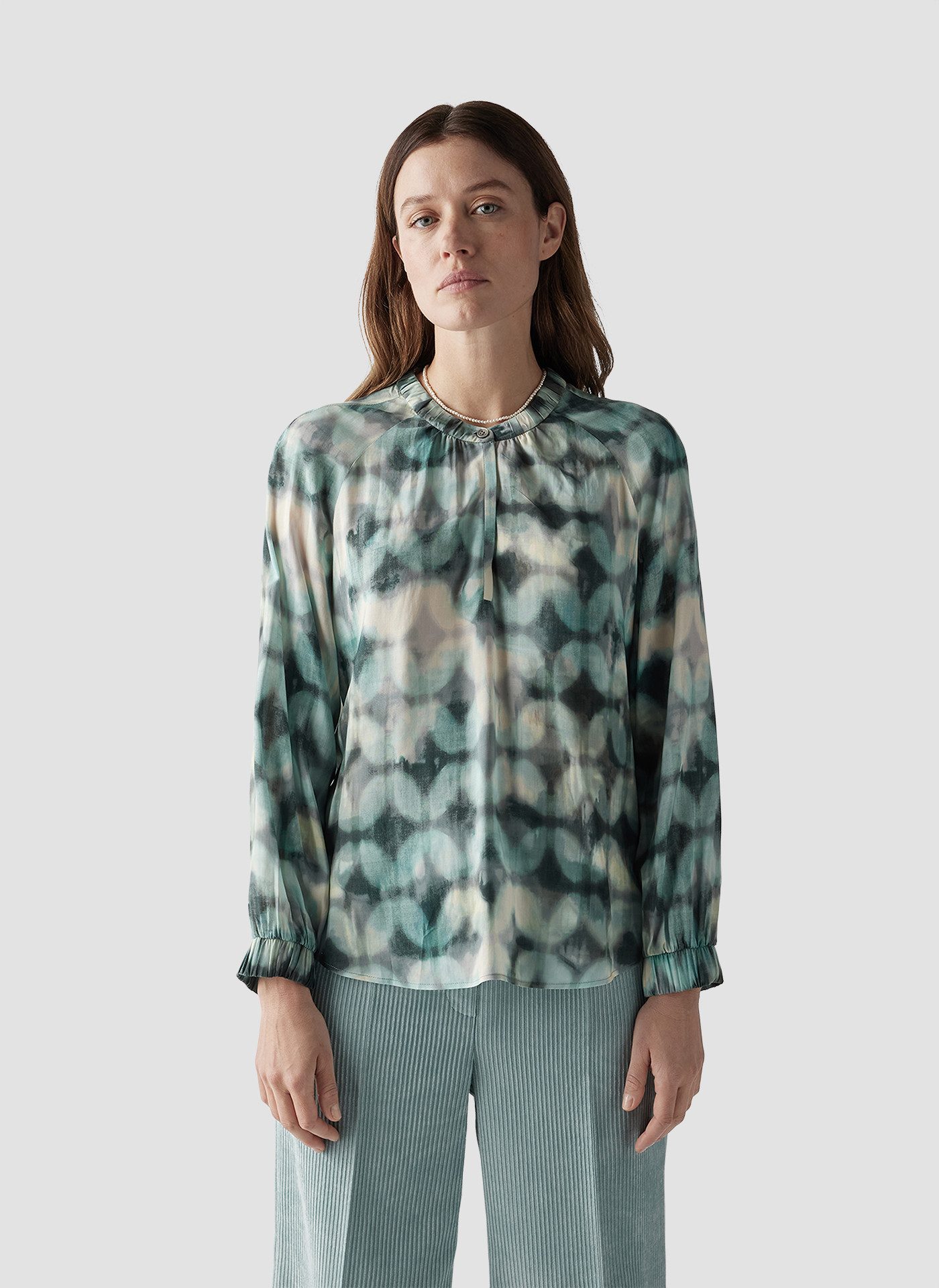 Klassische Bluse LeComte Elegante Bluse mit Aquarell-Design und Schlitzdetail