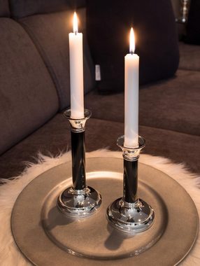 EDZARD Kerzenleuchter Fiona, Kerzenständer in Schwarz mit Silber-Optik, Kerzenhalter für Stabkerzen, versilbert und anlaufgeschützt, Höhe 15 cm