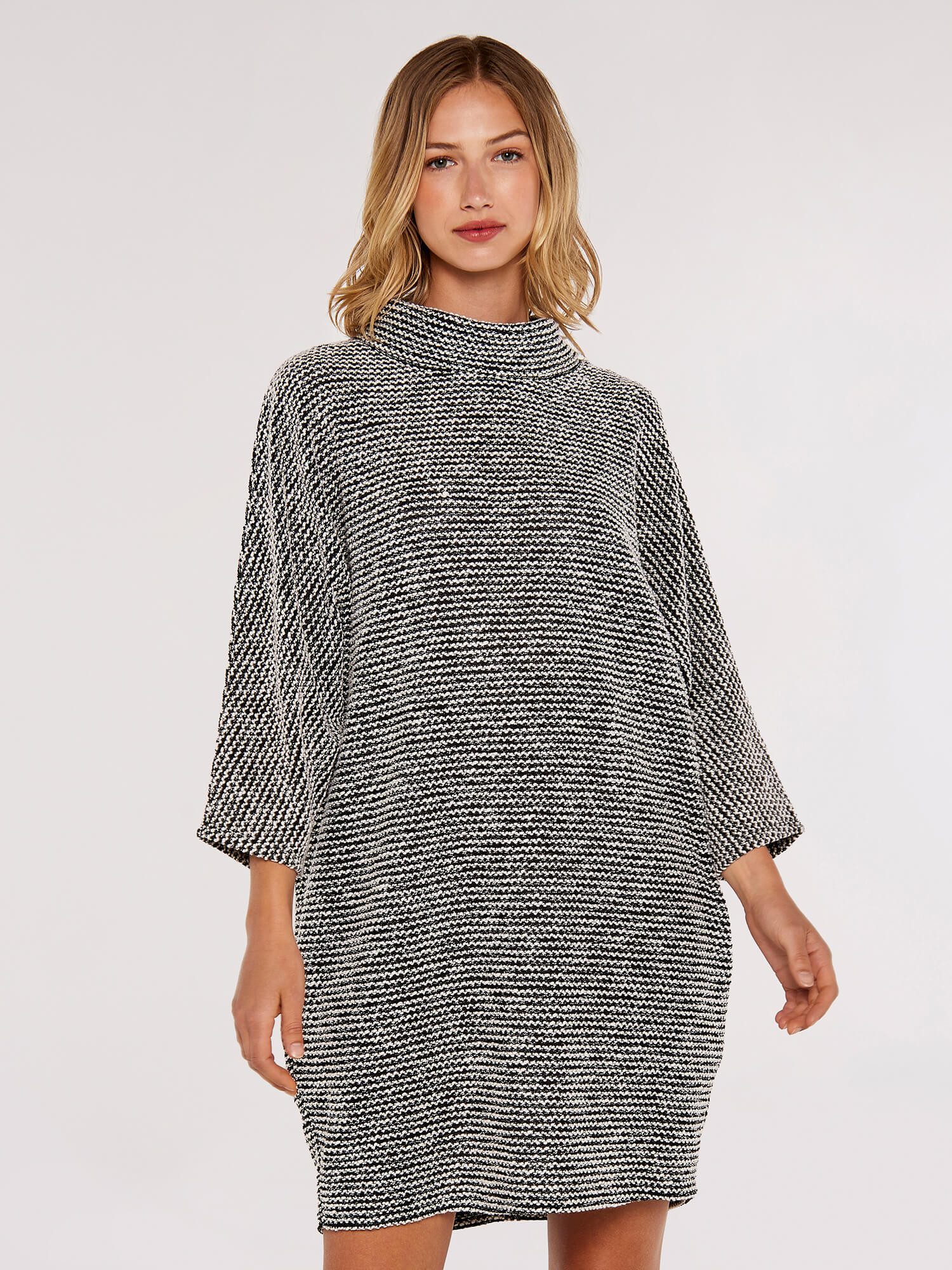 Apricot Strickkleid Boucle Cocoon Dress mit Mock Neck günstig online kaufen