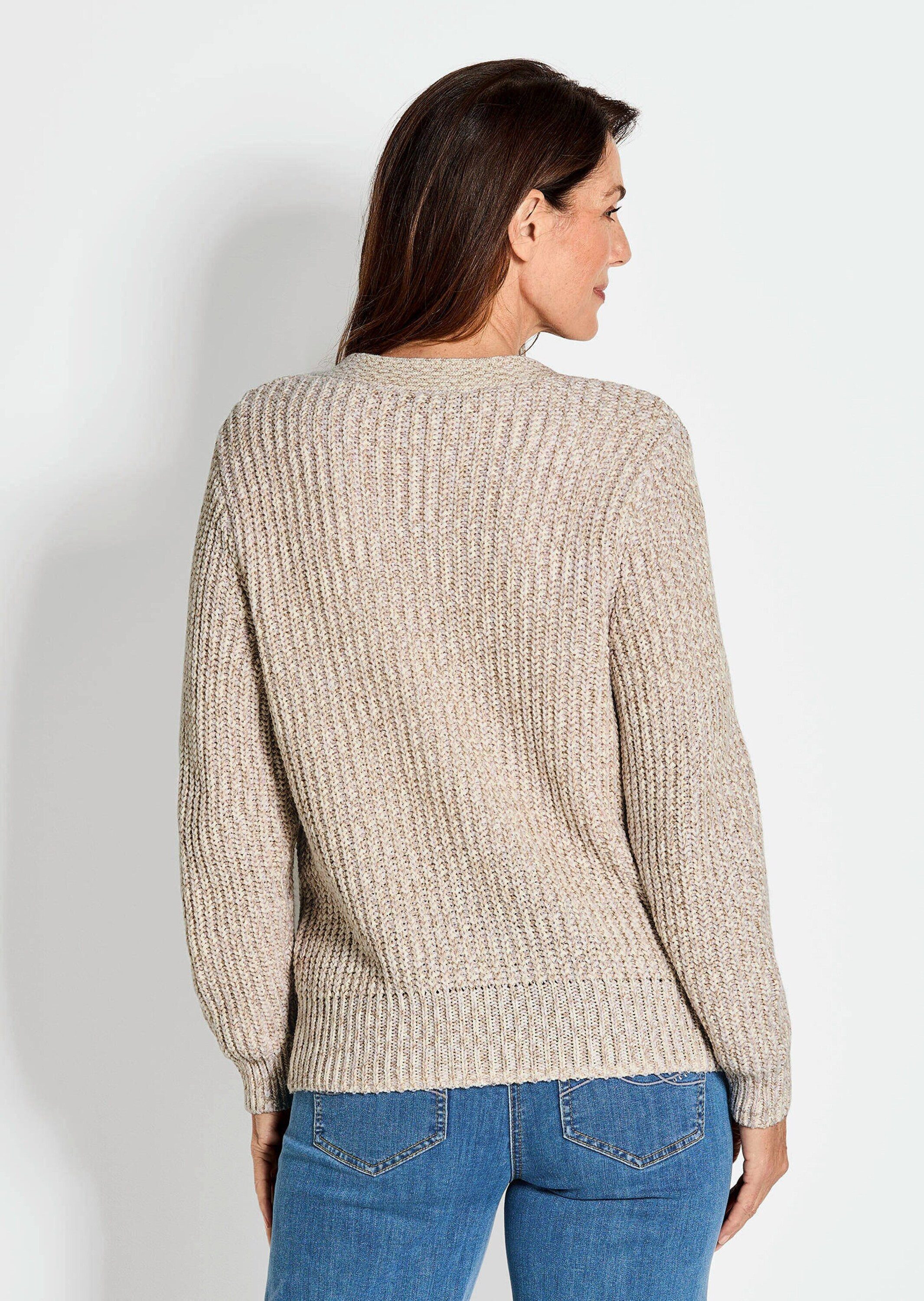 GOLDNER Strickjacke Kurzgröße: Langarm Strickjacke mit V-Ausschnitt Cardigan aus modischem Melangegarn, Knopfleiste, Rippenbündchen