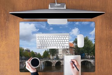 MuchoWow Gaming Mauspad Die Keizersgracht in Amsterdam unter einem blauen Himmel mit Wolken (1-St), Büro für Tastatur und Maus, Mousepad Gaming, 90x60 cm, XXL, Großes