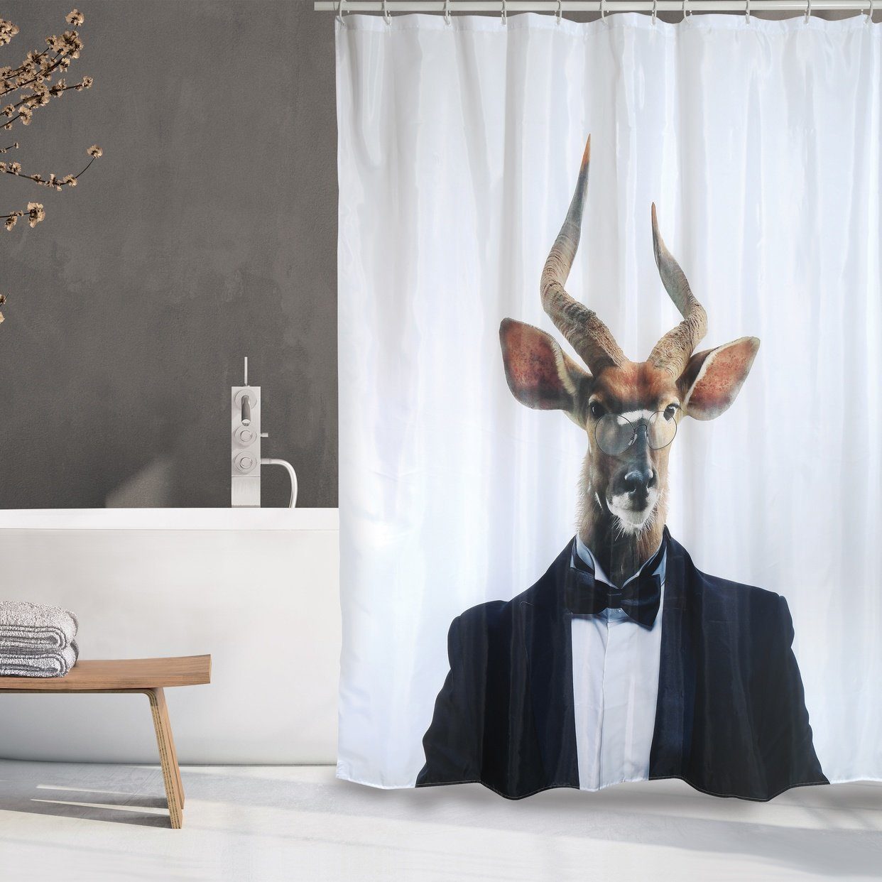 MSV Duschvorhang NYALA Breite 180 cm, Textil-Duschvorhang, 100% Polyester, wasserabweisend, Anti-Schimmel-Effekt, waschbar 30°, exklusives Design, cooles Motiv "Hirsch" in fotorealistischem Dekor, Farbe weiß, 180 x 200 cm