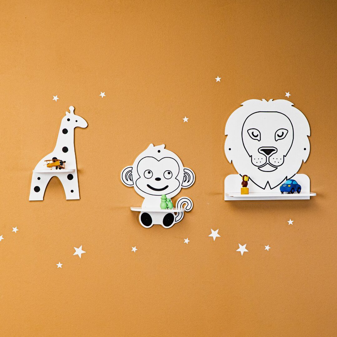 COZYCOLLECTIONS Kinderregal Wandregal-Set Safari – Löwe/Affe/Giraffe, 3-tlg.,Weiß, Wandregal-Set / Hängeregal (3-teilig), Montessori: auf Augenhöhe – Kind wählt selbst & räumt leichter auf