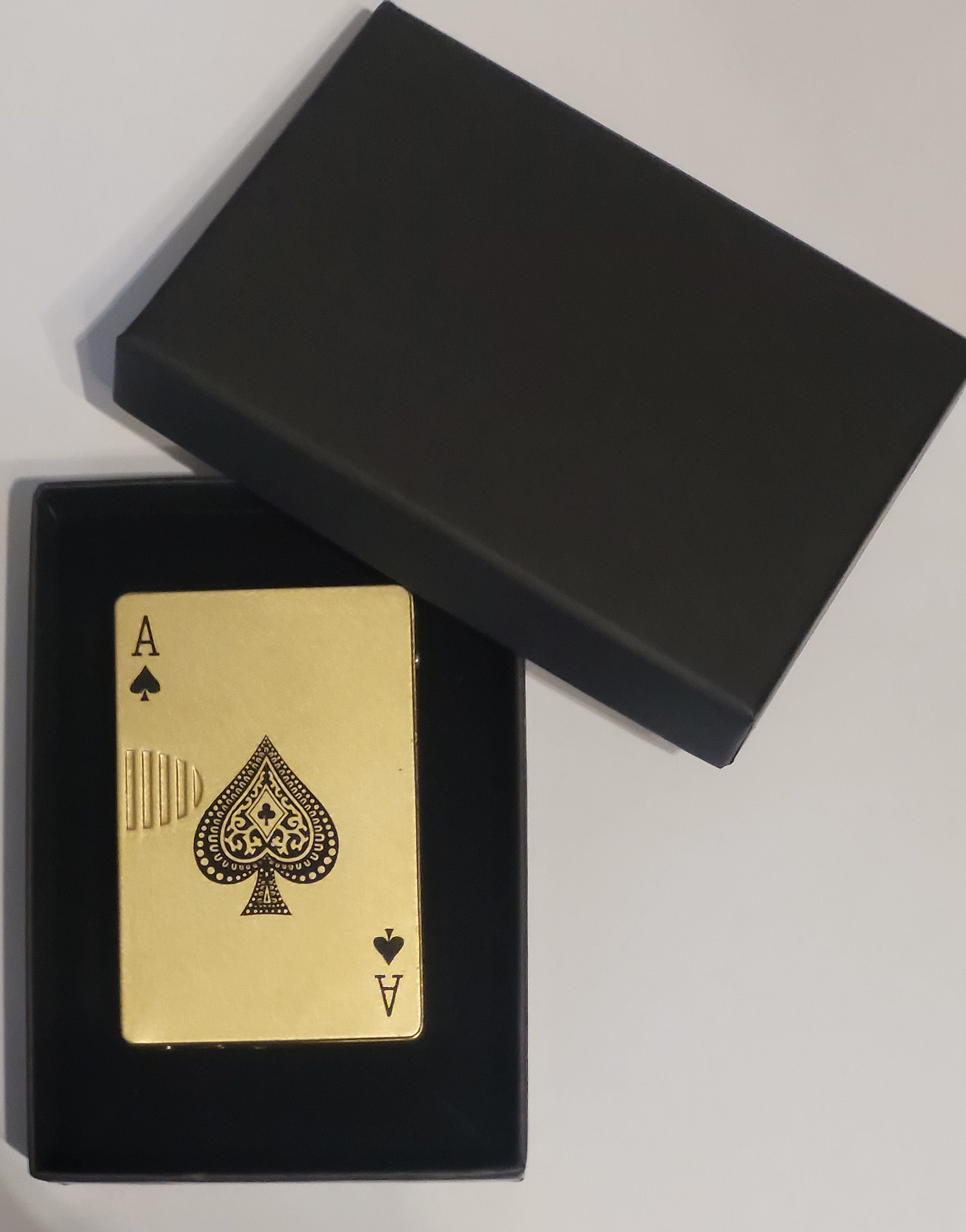 Feuerzeug Gas Feuerzeug Spielkarte Pik Ass in Schwarz oder Gold mit UV Licht