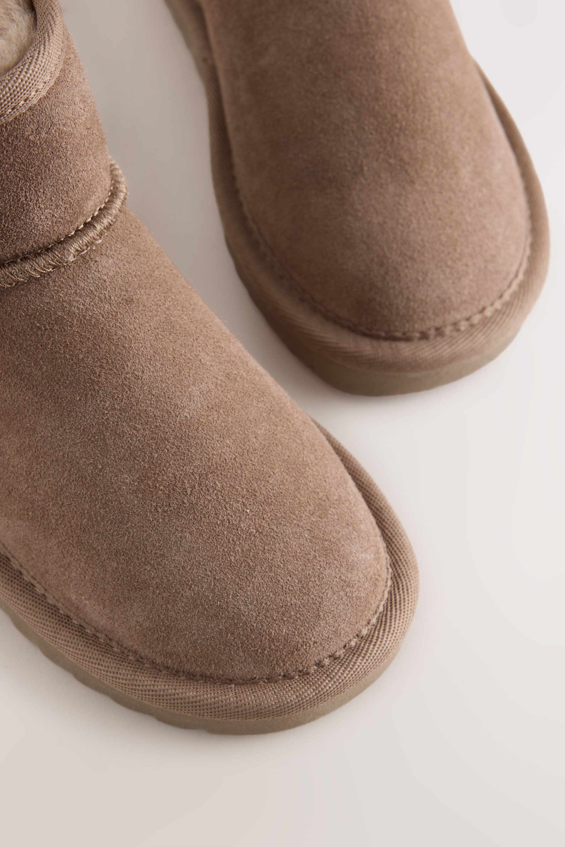 Next Schlupfstiefel aus Veloursleder Schlupfstiefel – Bild 5 von 5
