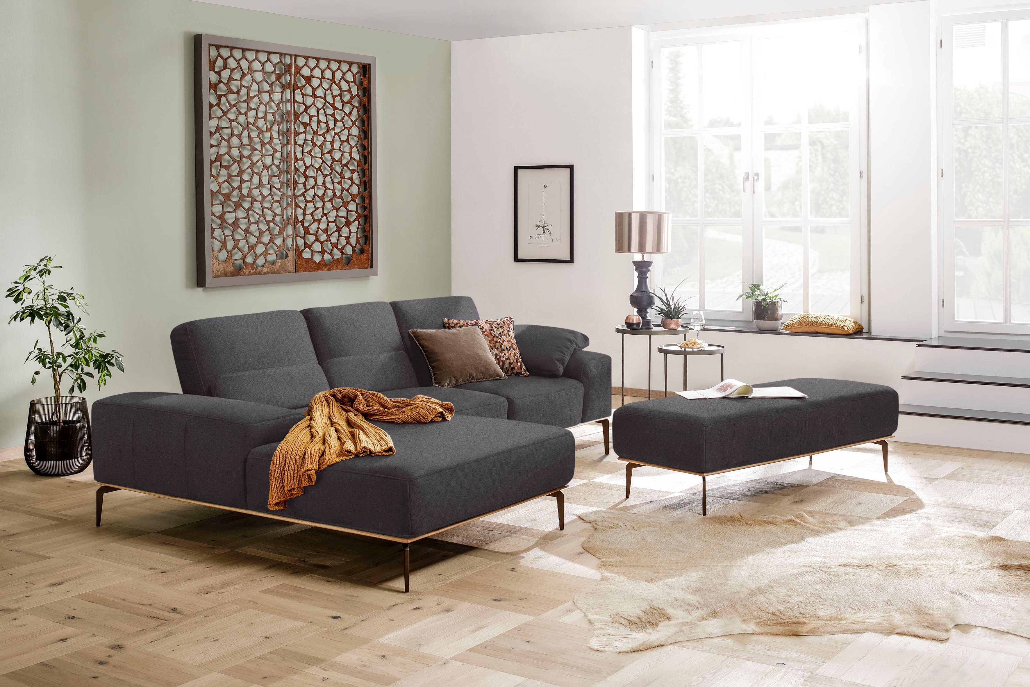 W.SCHILLIG Ecksofa run, Designsofa mit tollem Sitzkomfort, bequem, L-Form, mit Holzsockel, Füße in Bronze pulverbeschichtet, Breite 279 cm