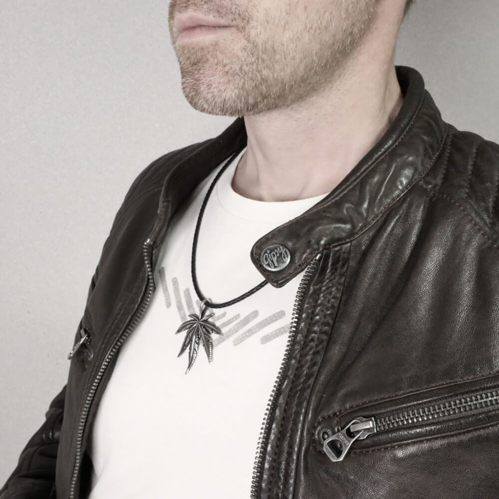 DALMARO Kette mit Anhänger Lederkette Edelstahlkette 316L CANABIS BLATT, Herren Halskette Biker / Wikinger Kette - Schmuckbox