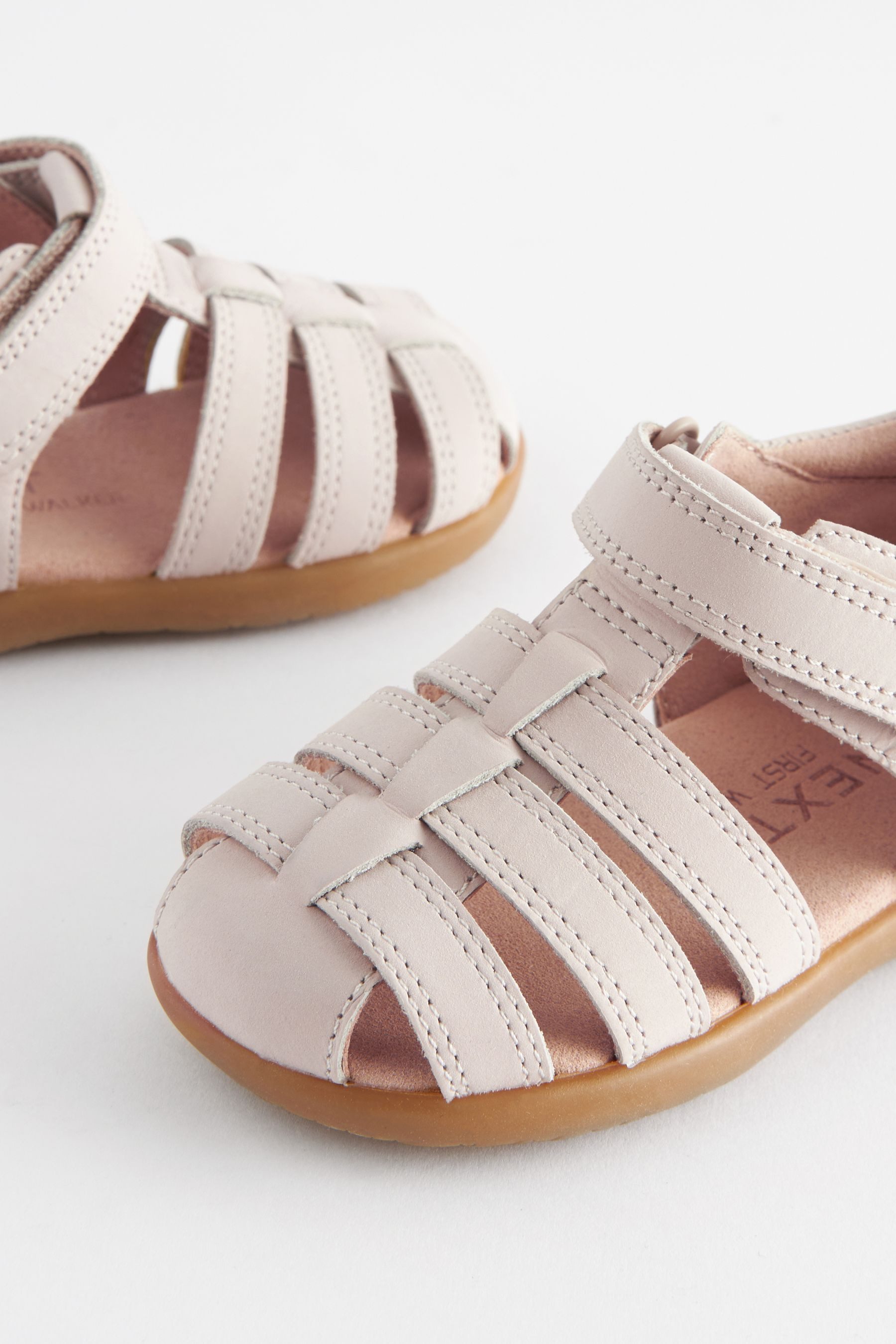 Next Baby Ledersandalen, Laufanfänger, weite Passform Lauflernschuh (1-tlg)