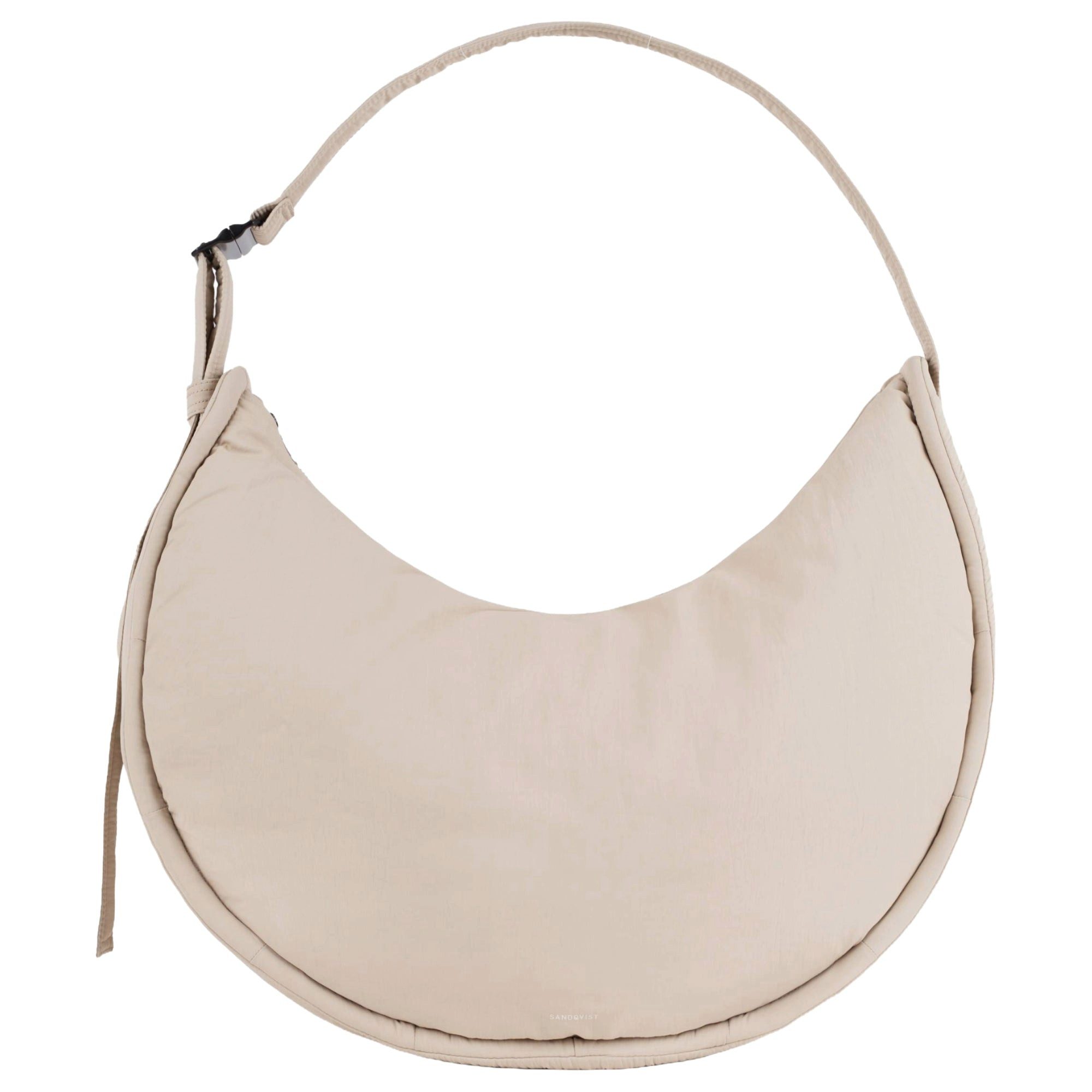 Sandqvist Umhängetasche Curve Halfmoon - Schultertasche 42 cm (black)