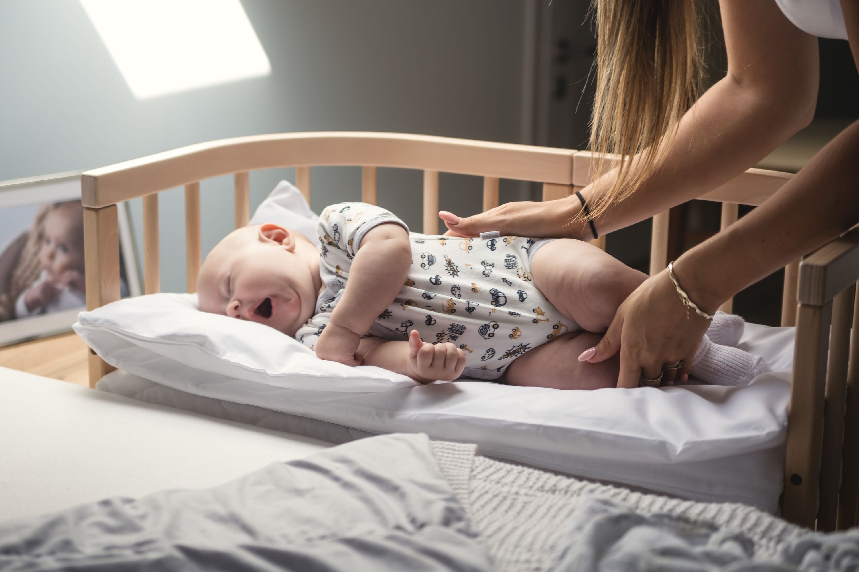 Waldin Babybett Mobiles Babybett aus Holz 7in1 mit Matratze, mitwachsend