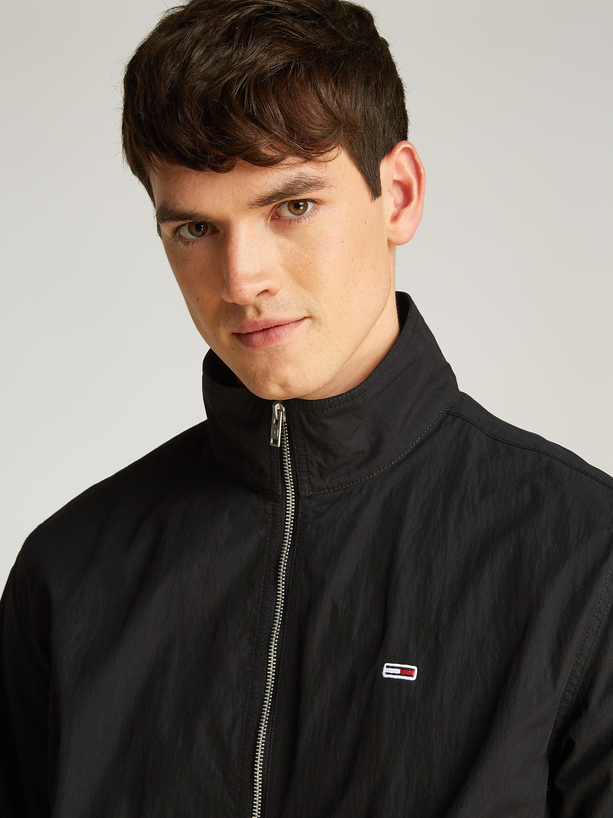 Tommy Jeans Bomberjacke TJM ESSENTIAL JACKET EXT mit Logostickerei
