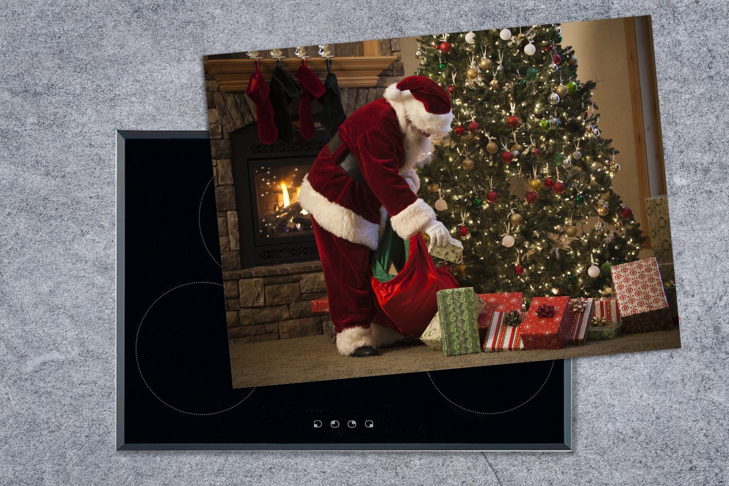 Weihnachtsmann unter Arbeitsfläche cm, Mobile Der tlg), den Ceranfeldabdeckung Geschenke Baum, Herdblende-/Abdeckplatte MuchoWow (1 70x52 legt Vinyl, nutzbar,